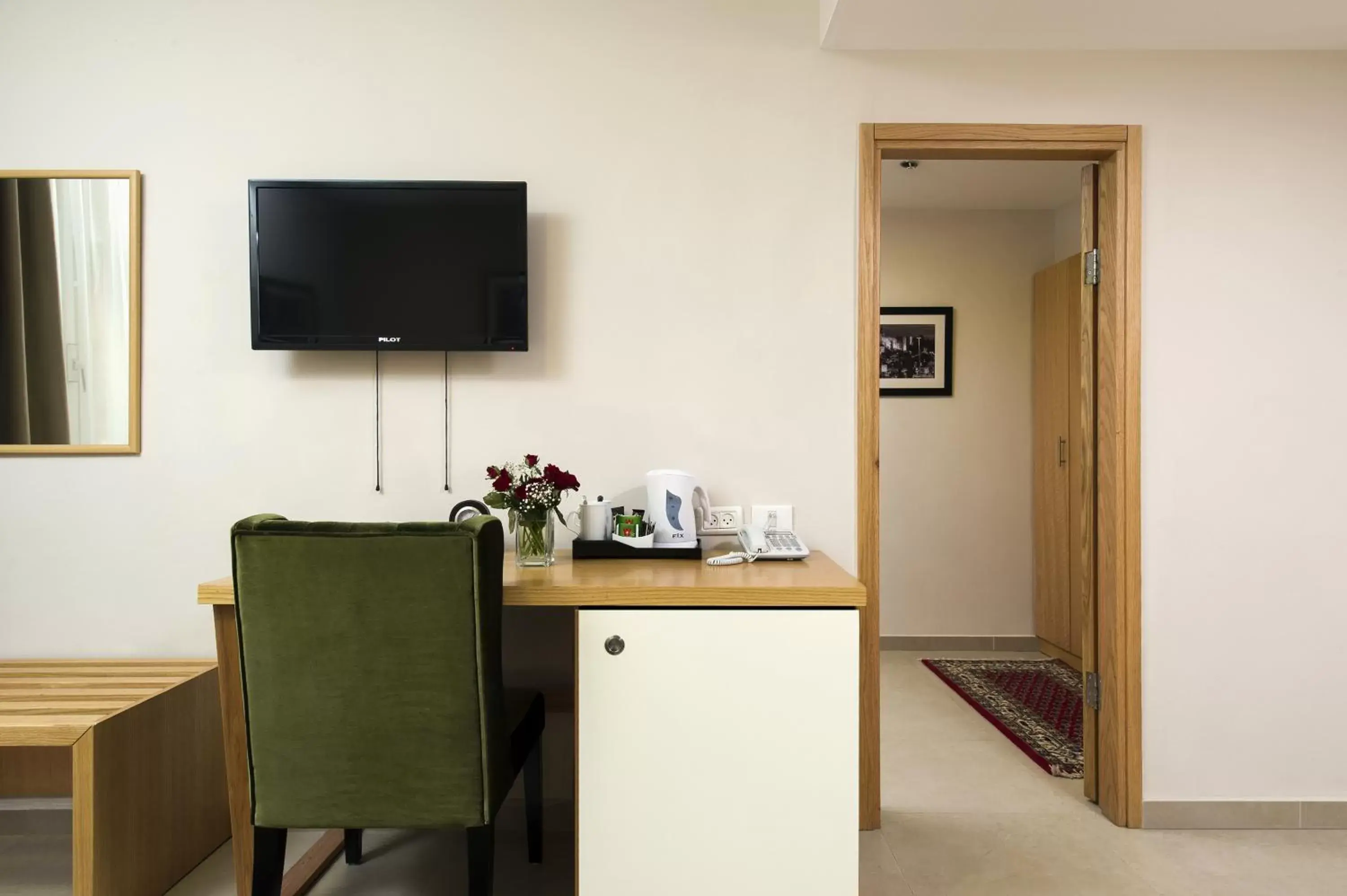 Living room, TV/Entertainment Center in The Sephardic House Hotel in The Jewish Quarter