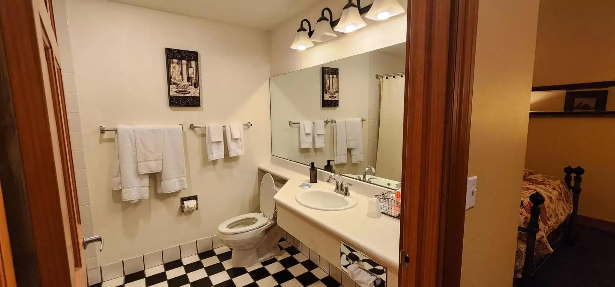 Bathroom in Nuk's Executive Suites