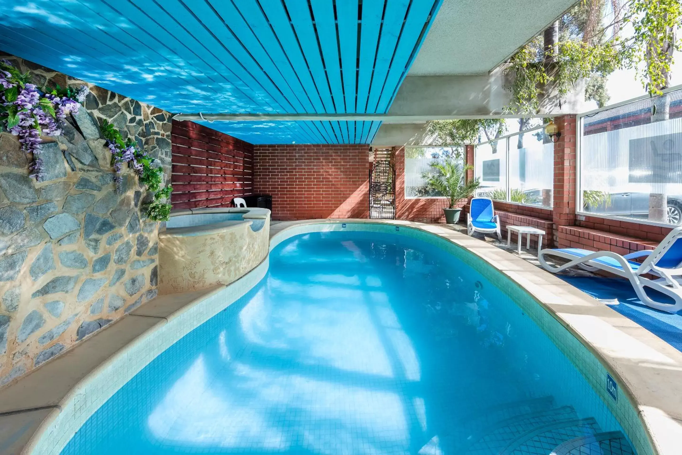 Pool view, Swimming Pool in Adelaide Granada Motor Inn