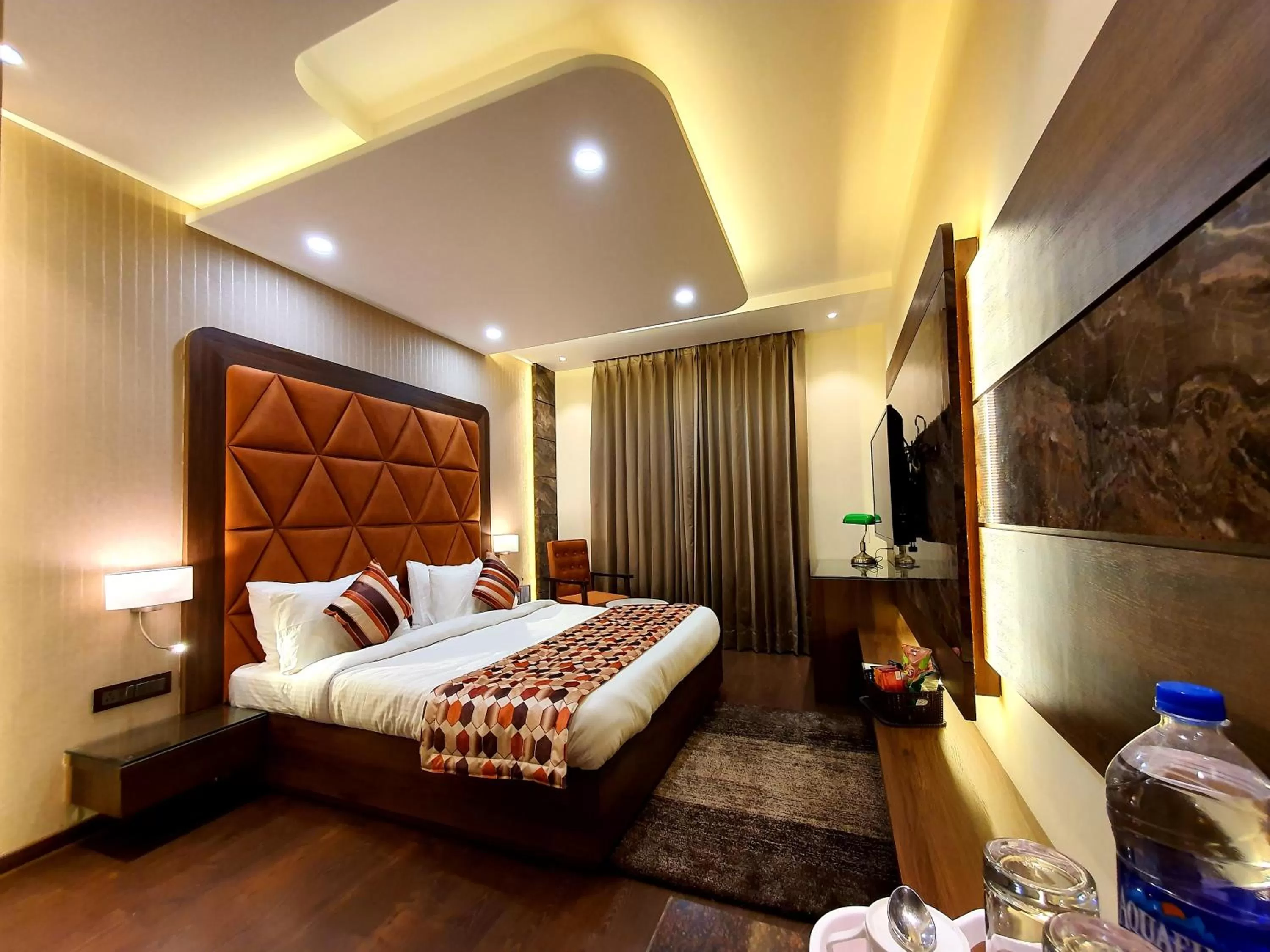 Bed in Hotel Makhan Residency