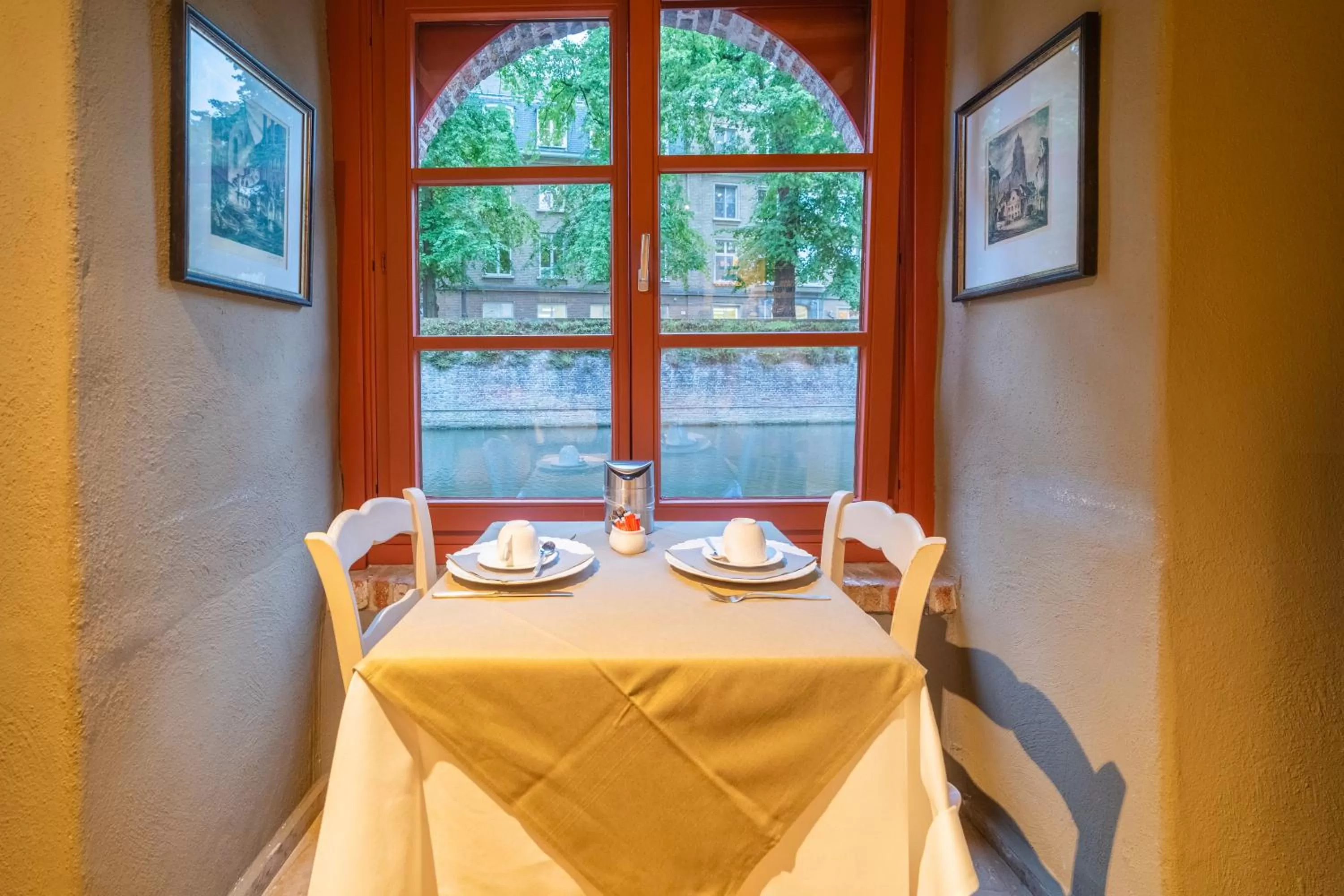 Breakfast in Canal View Hotel Ter Brughe by CW Hotel Collection