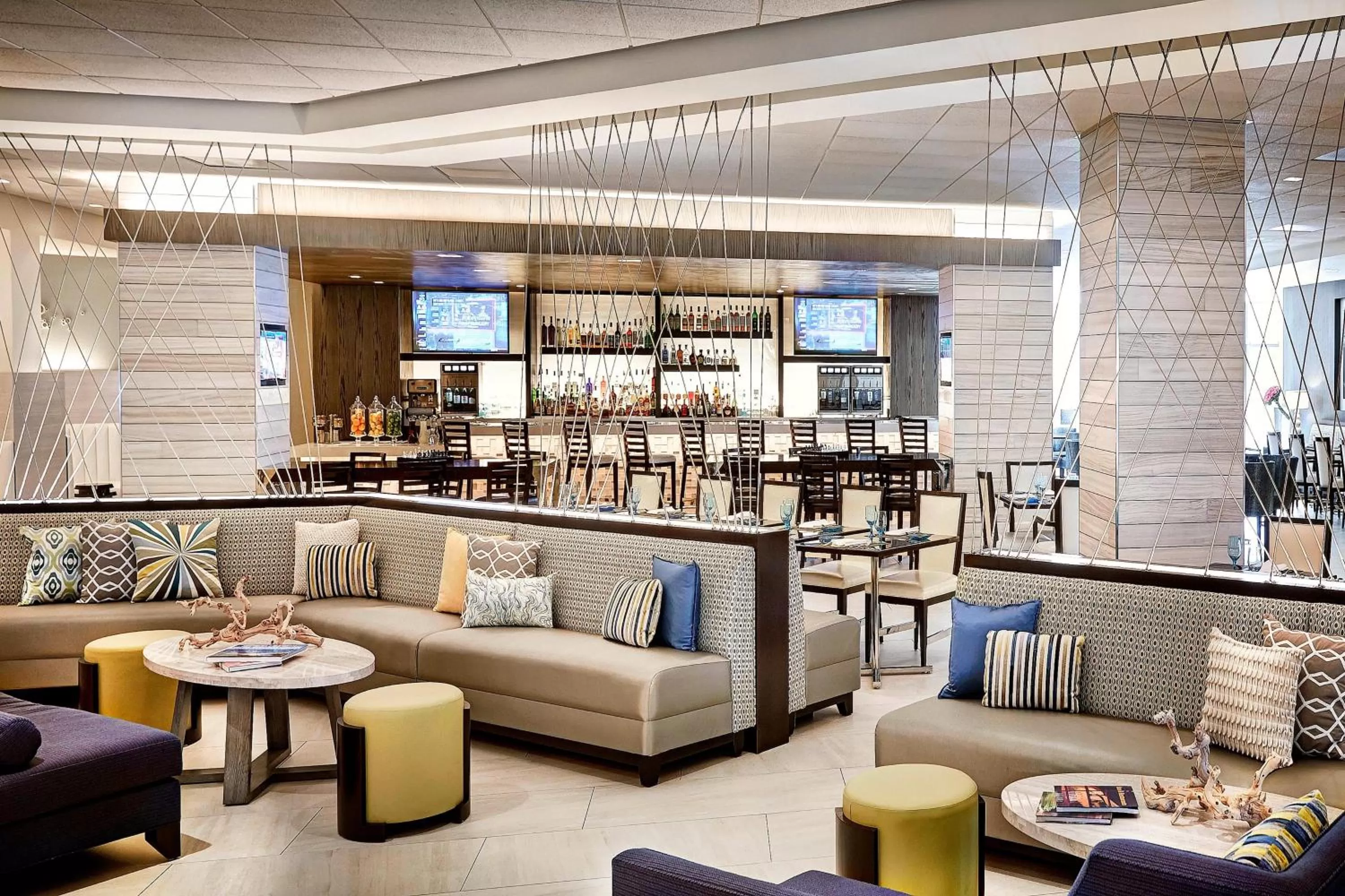 Lounge or bar in Irvine Marriott