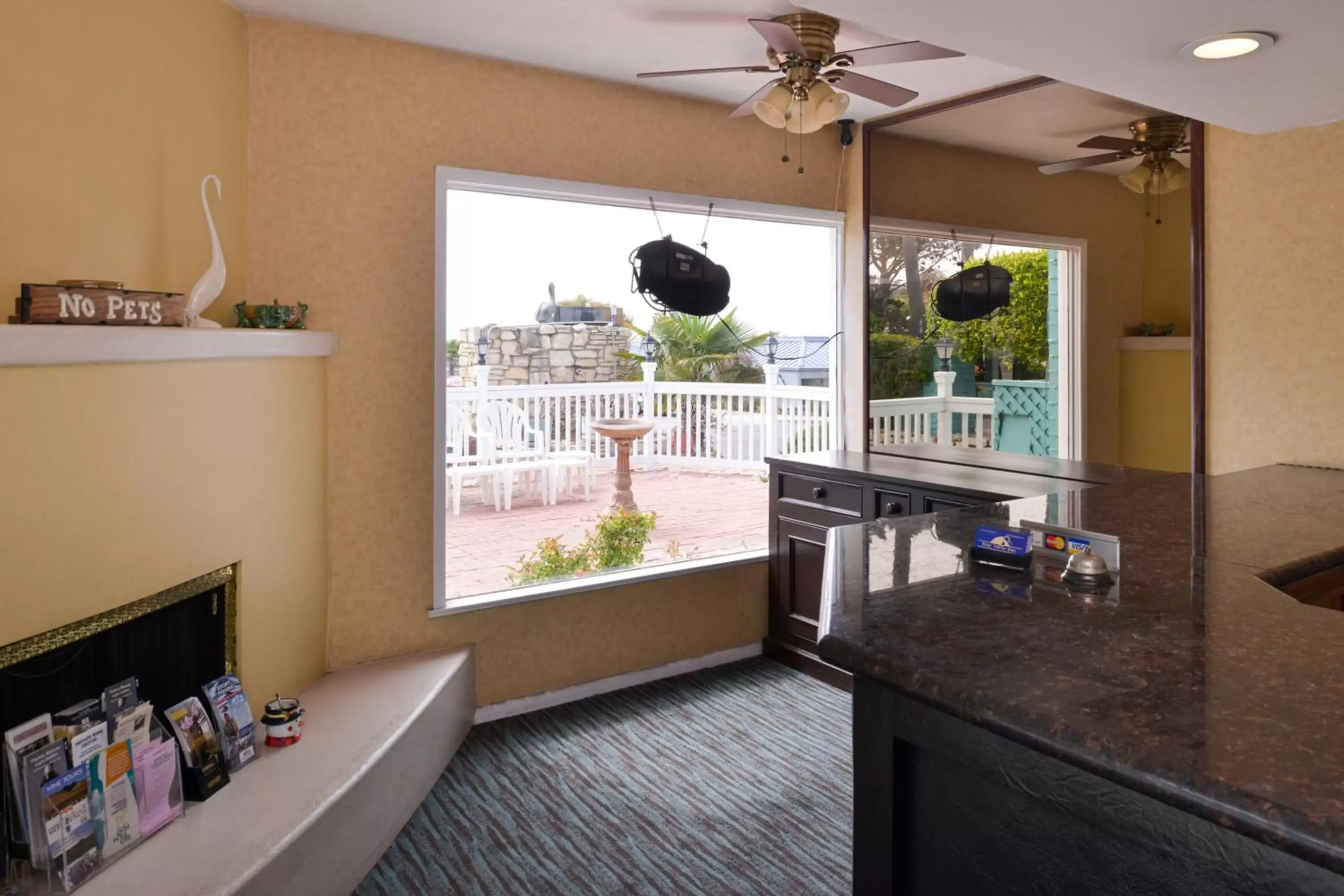 Kitchen/Kitchenette in Bay View Inn - Morro Bay