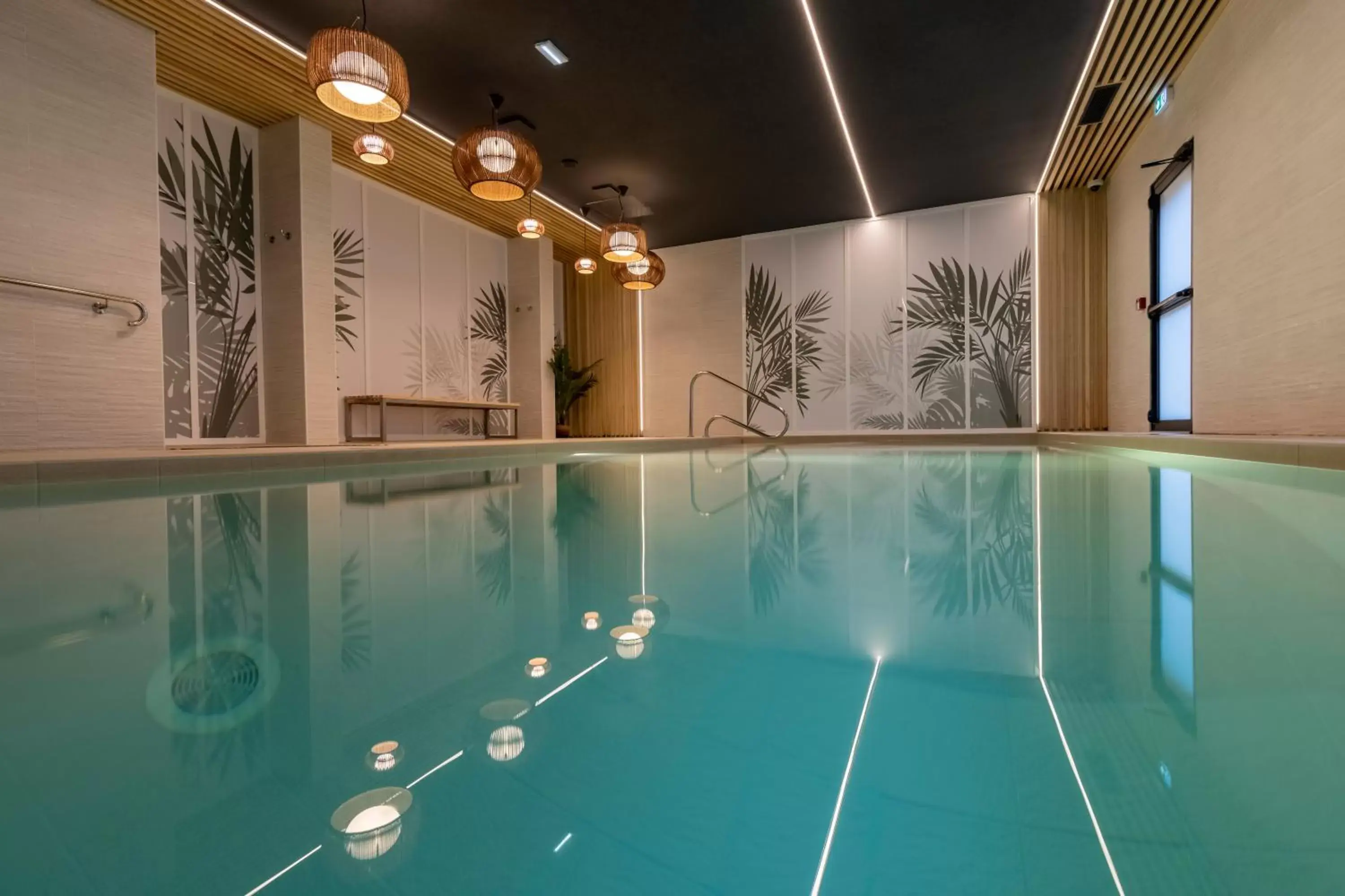 Spa and wellness centre/facilities, Swimming Pool in PADJA Hôtel & Spa Vannes