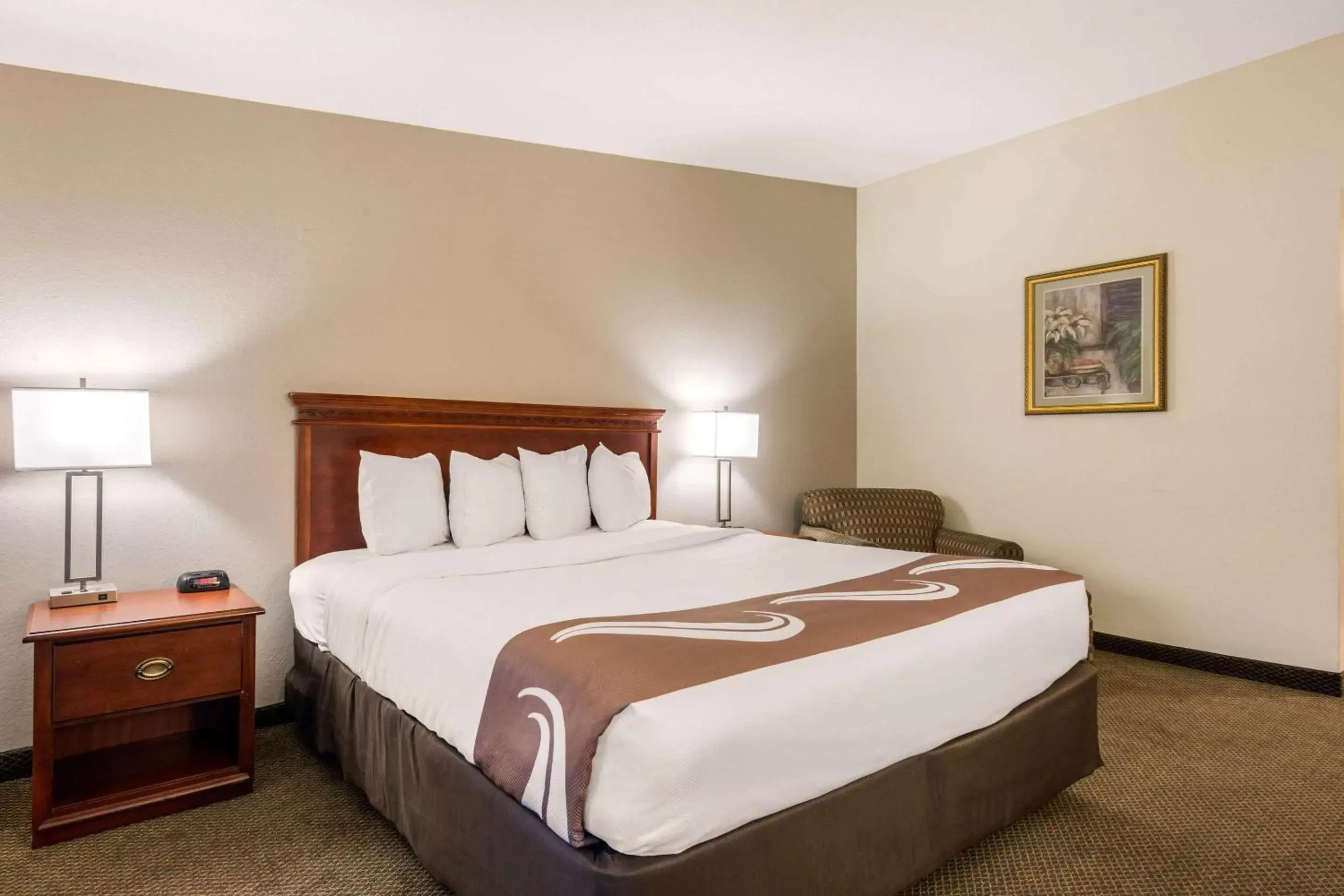Photo of the whole room, Bed in Quality Inn & Suites Tarpon Springs South