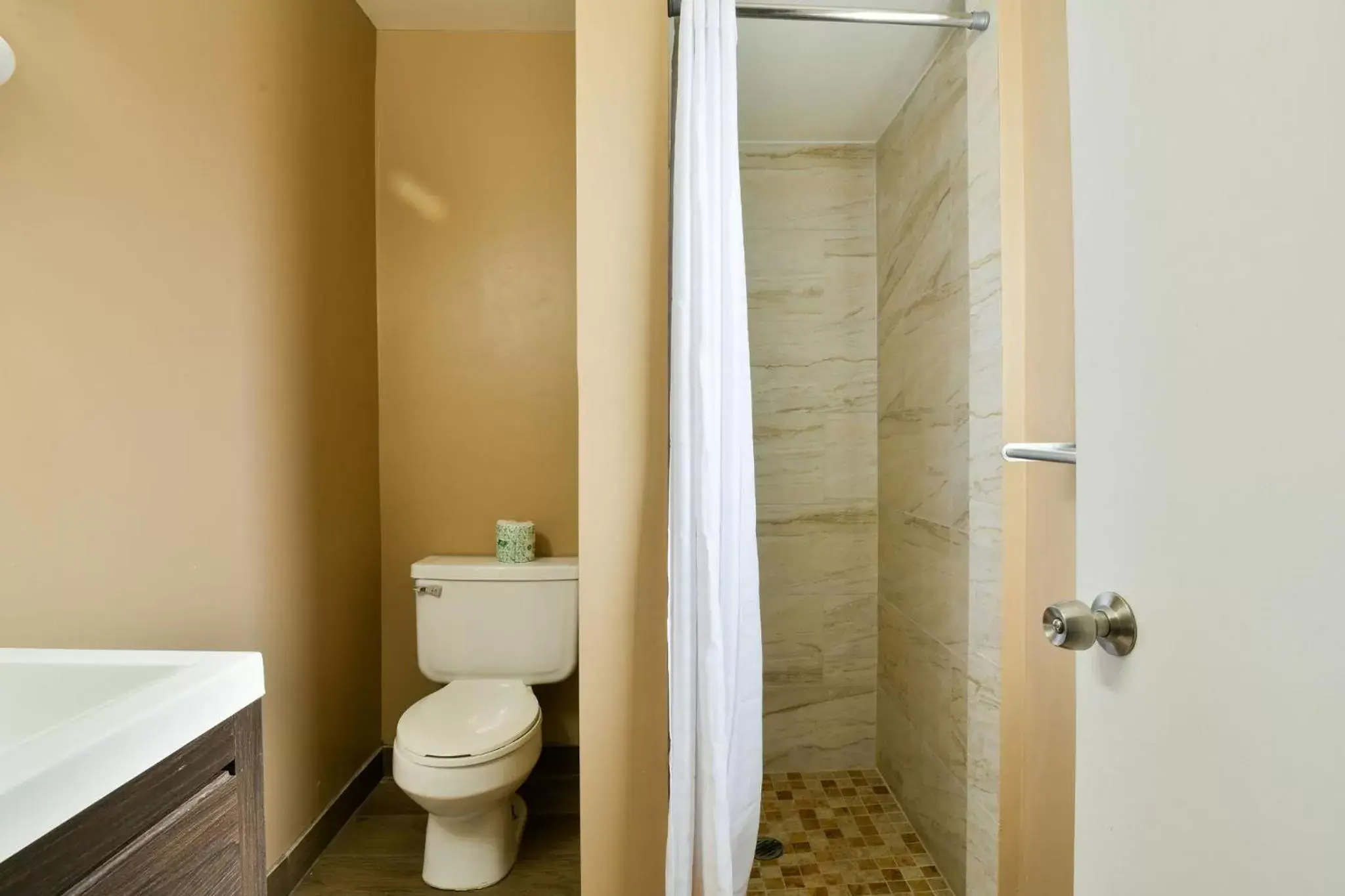 Bathroom in Inca Inn Moab