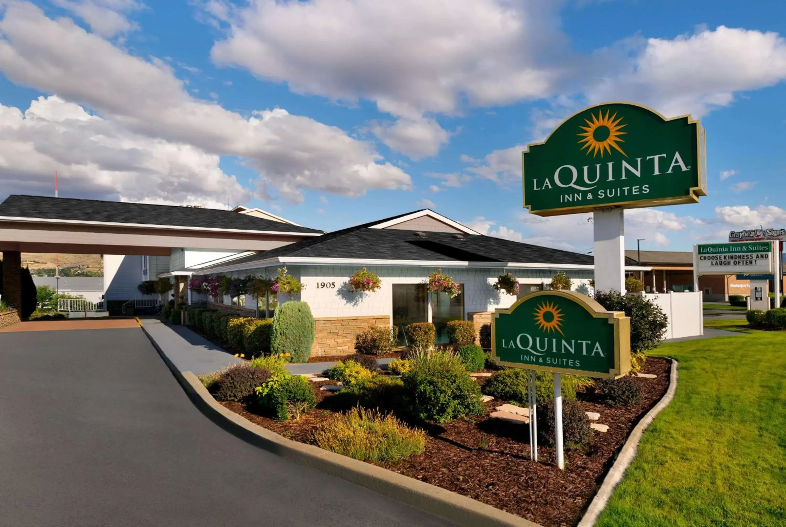 Property building in La Quinta by Wyndham Wenatchee Property building in La Quinta by Wyndham Wenatchee