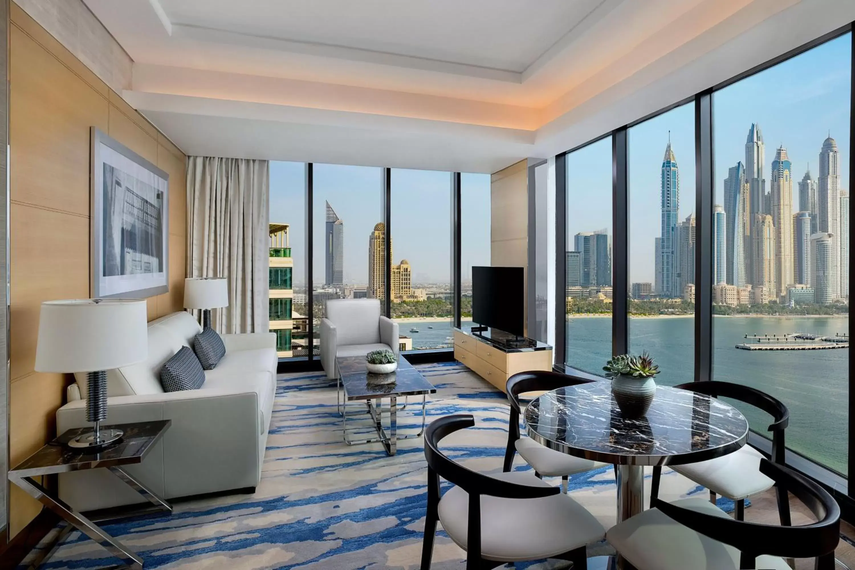 Living room in Marriott Resort Palm Jumeirah, Dubai