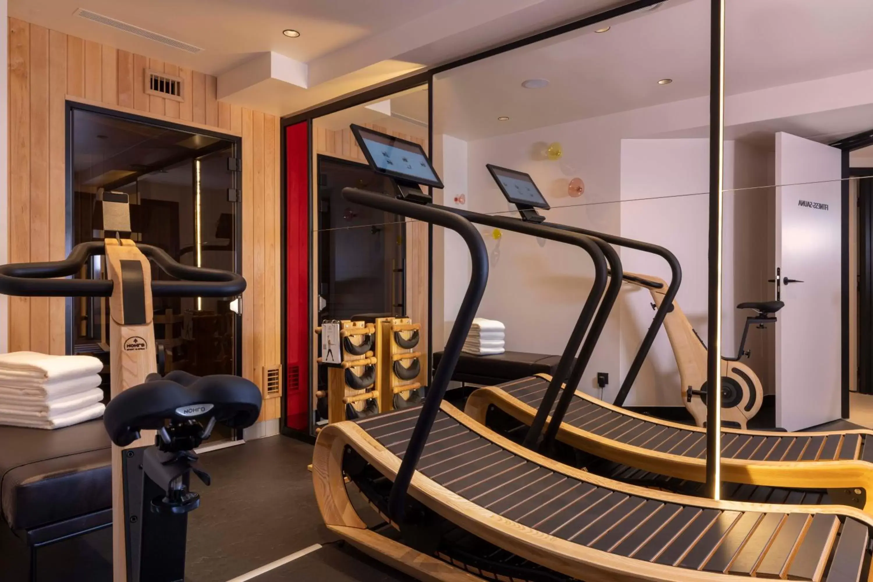 Spa and wellness centre/facilities, Fitness Center/Facilities in Le 12 Hôtel