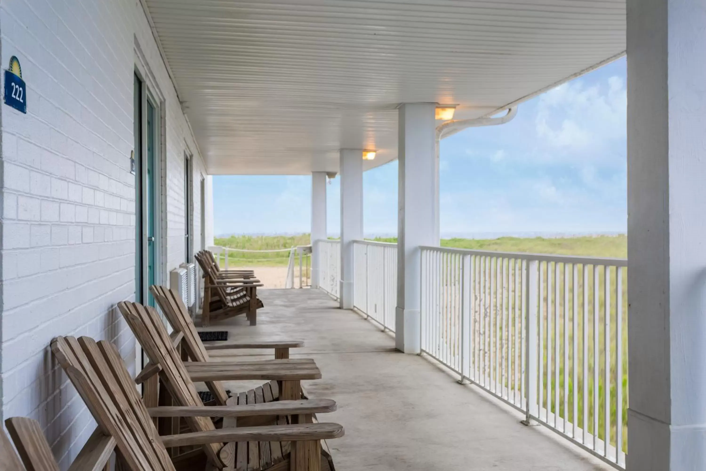 Balcony/Terrace in Days Inn by Wyndham Kill Devil Hills Oceanfront - Wilbur