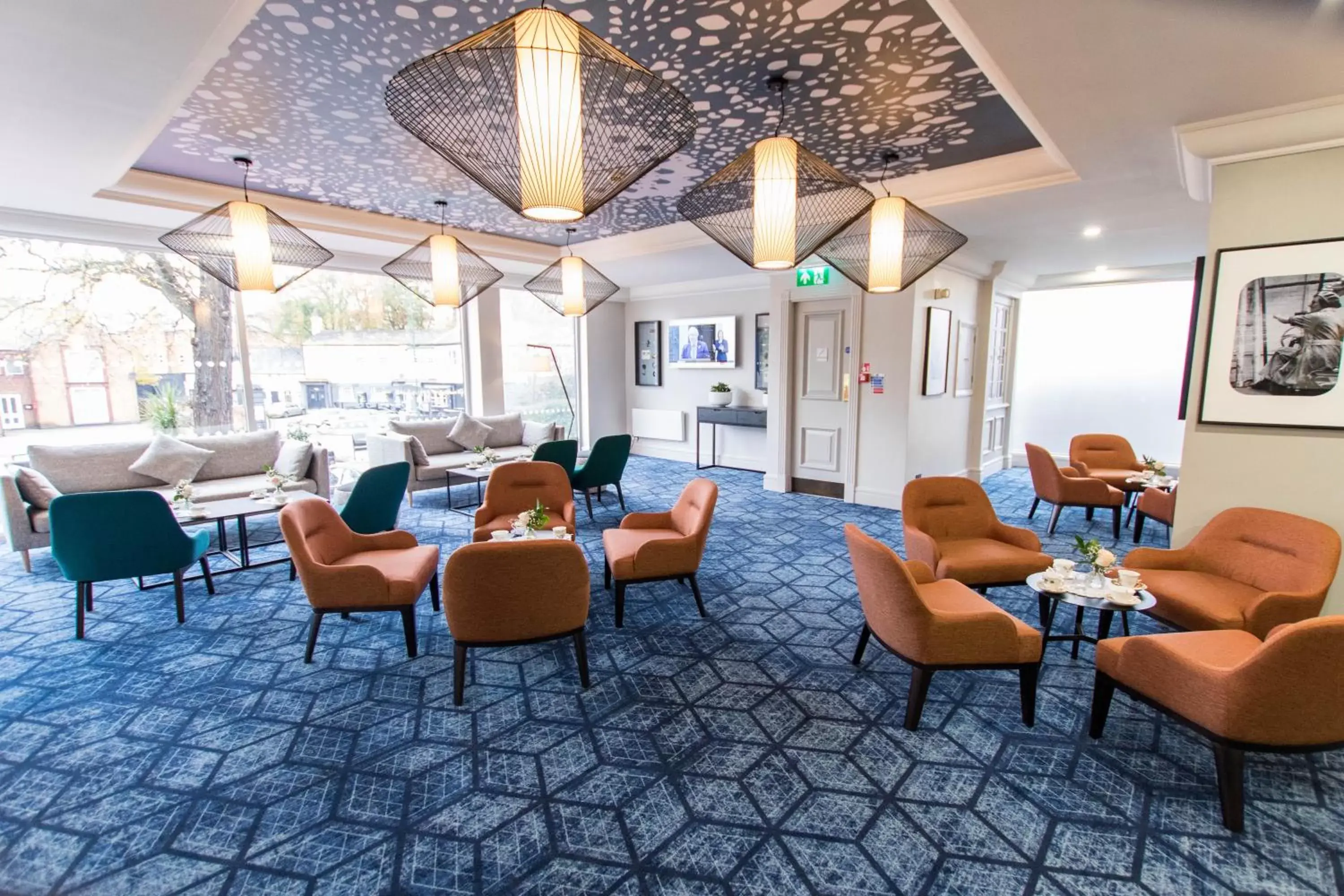 Lounge or bar, Restaurant/Places to Eat in Mercure Nottingham Sherwood