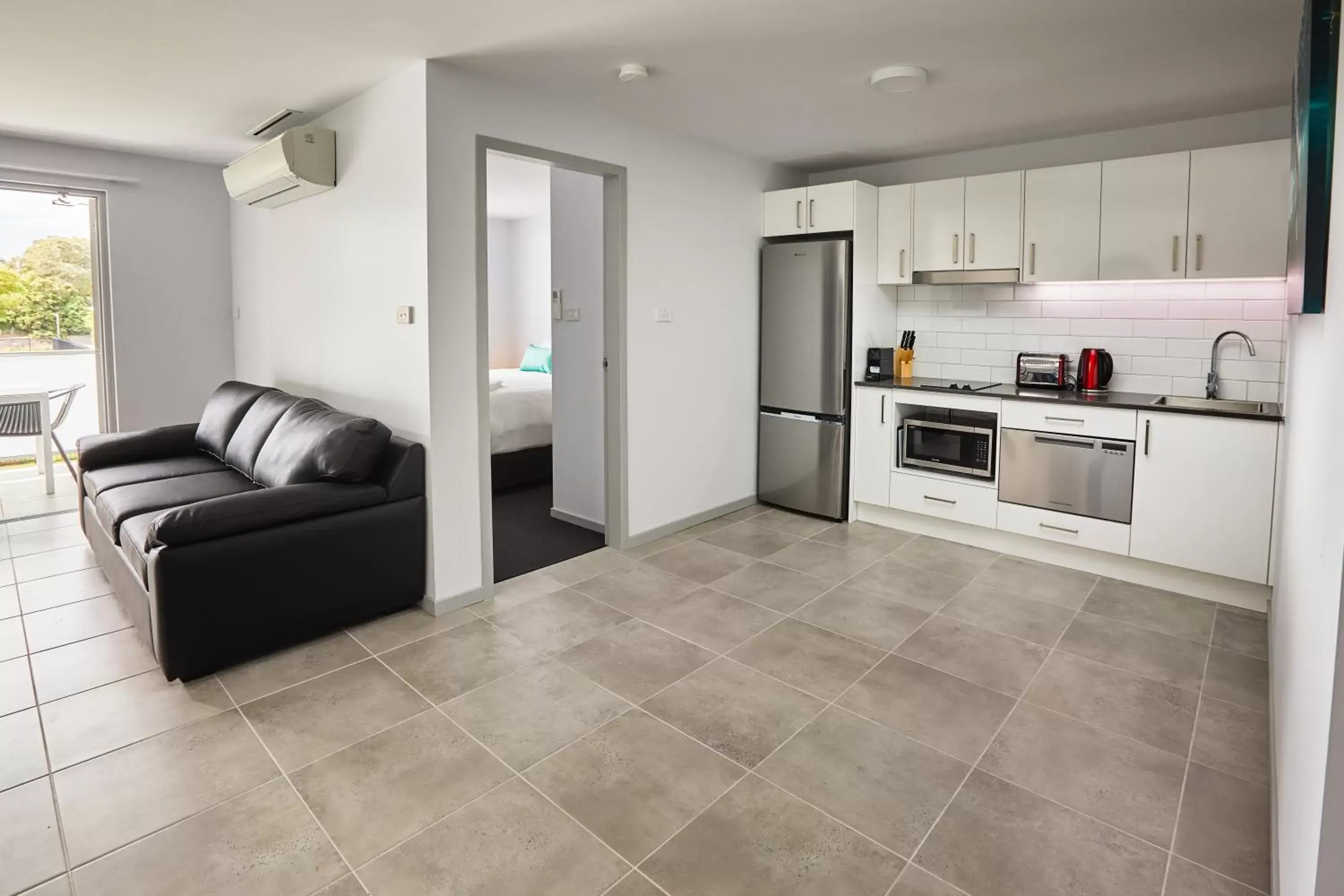 Kitchen or kitchenette, Kitchen/Kitchenette in East Maitland Executive Apartments