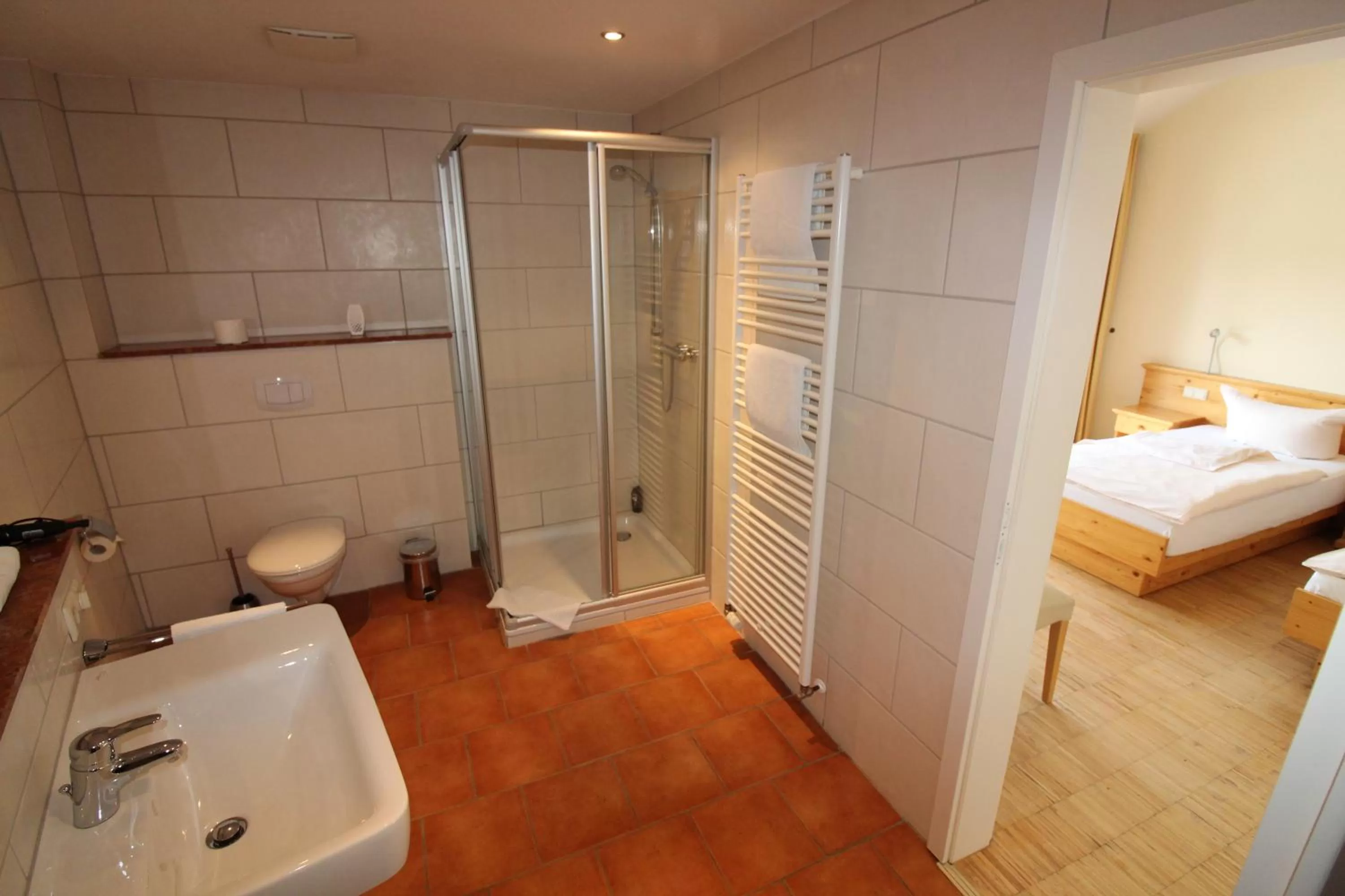 Shower, Bed in Franziskaner am Markt