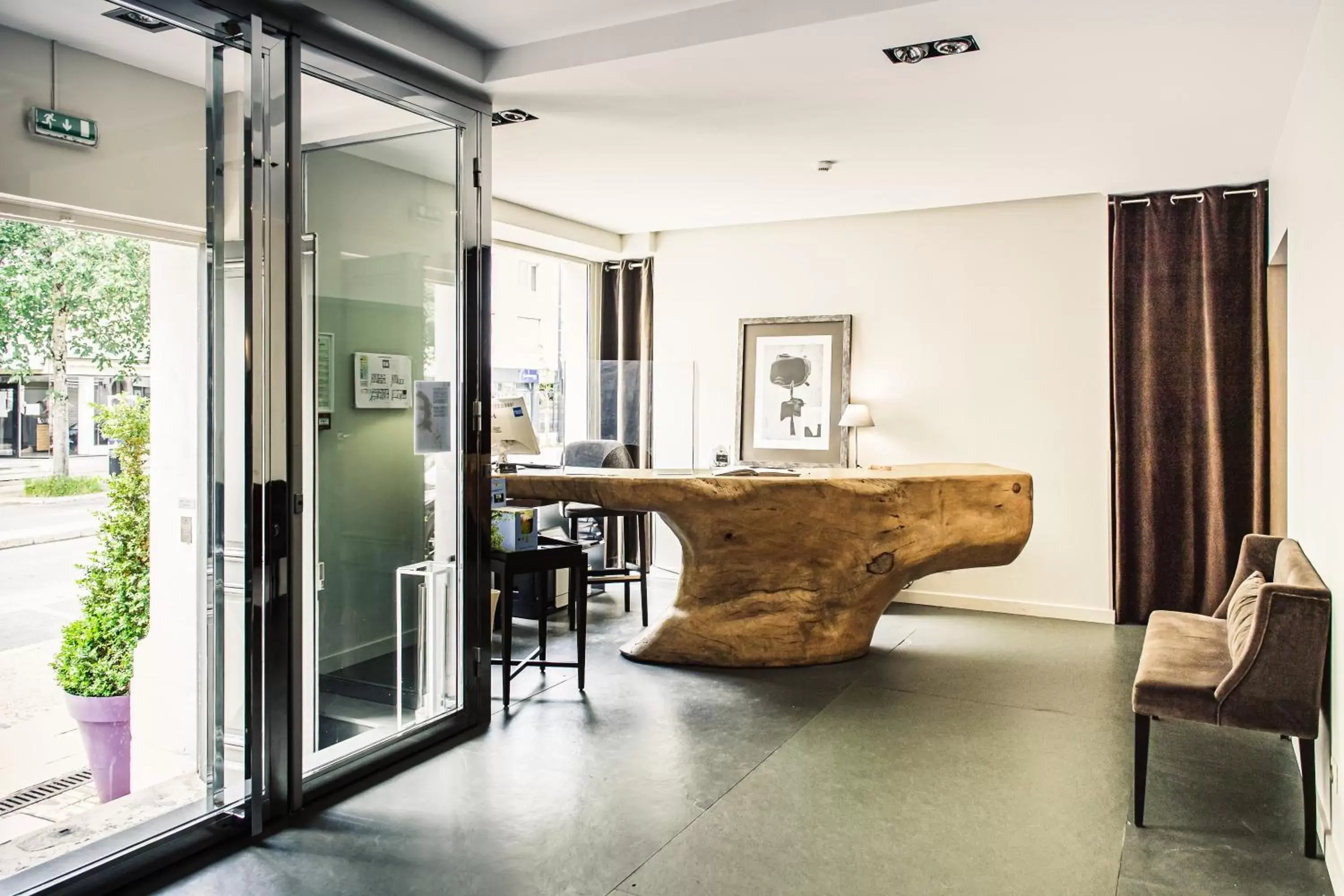 Lobby or reception, Seating Area in Logis Villa C Hôtel