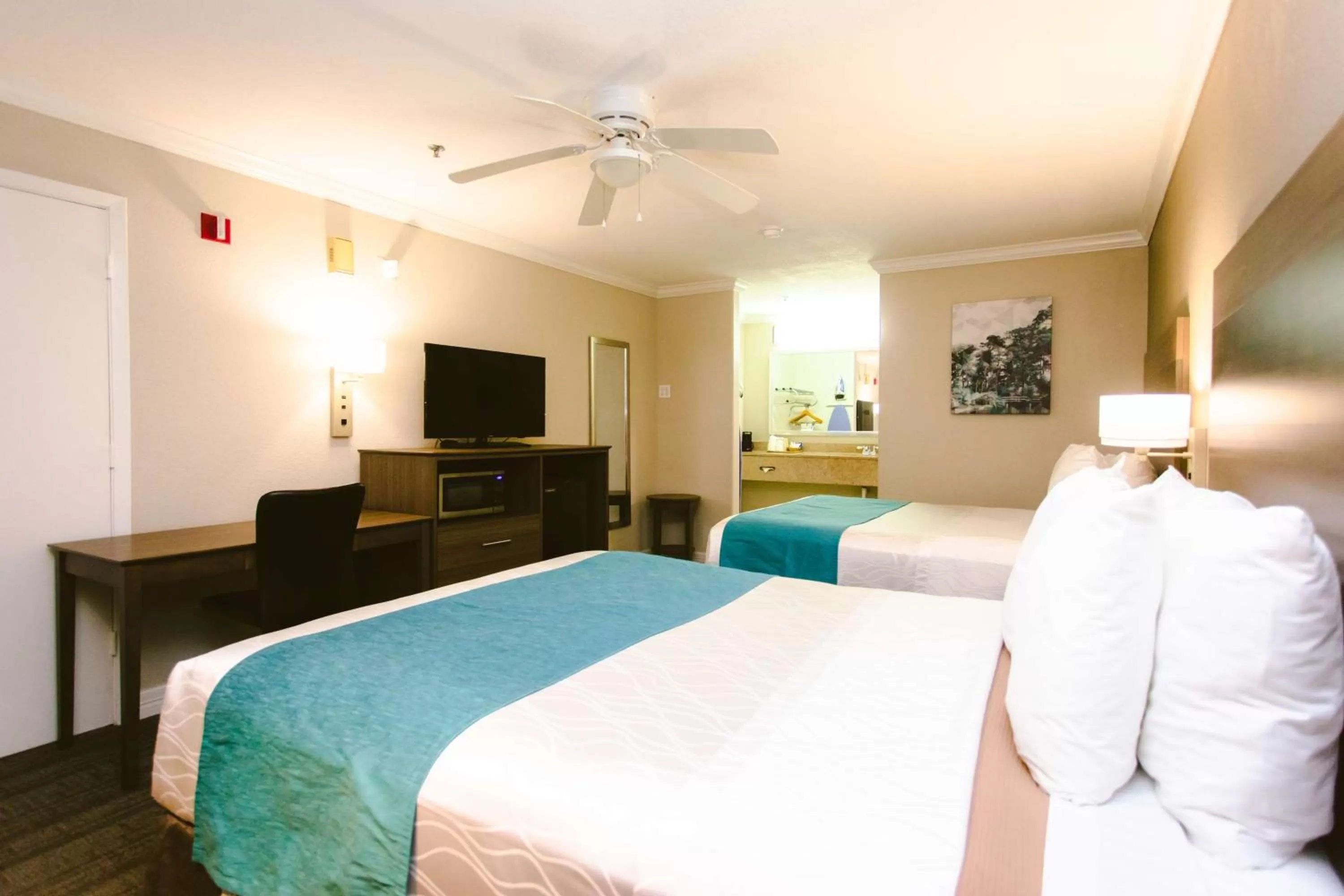 Photo of the whole room, Bed in Best Western Pearland Inn