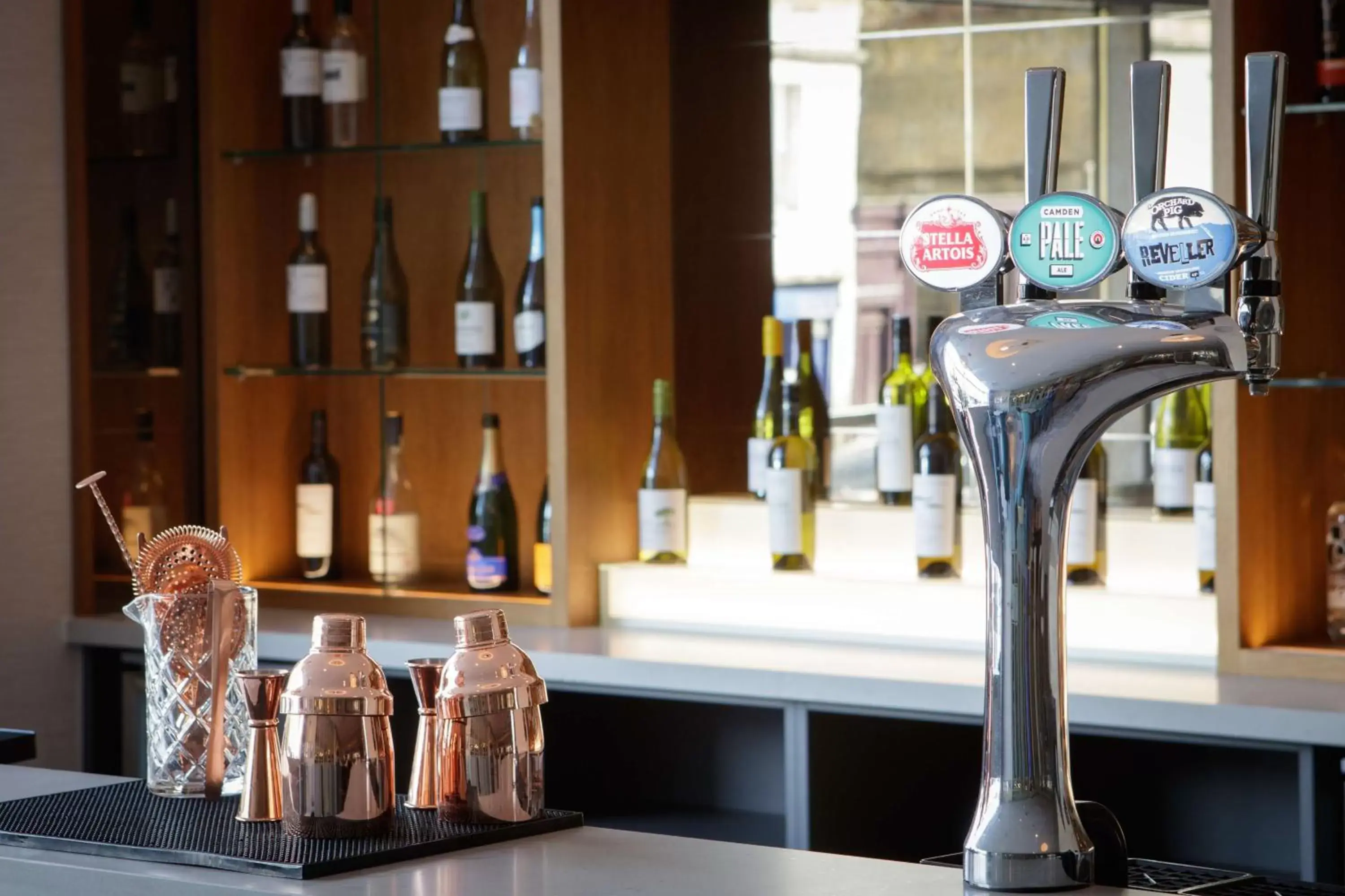 Lounge or bar in DoubleTree by Hilton Bath Lounge or bar in DoubleTree by Hilton Bath