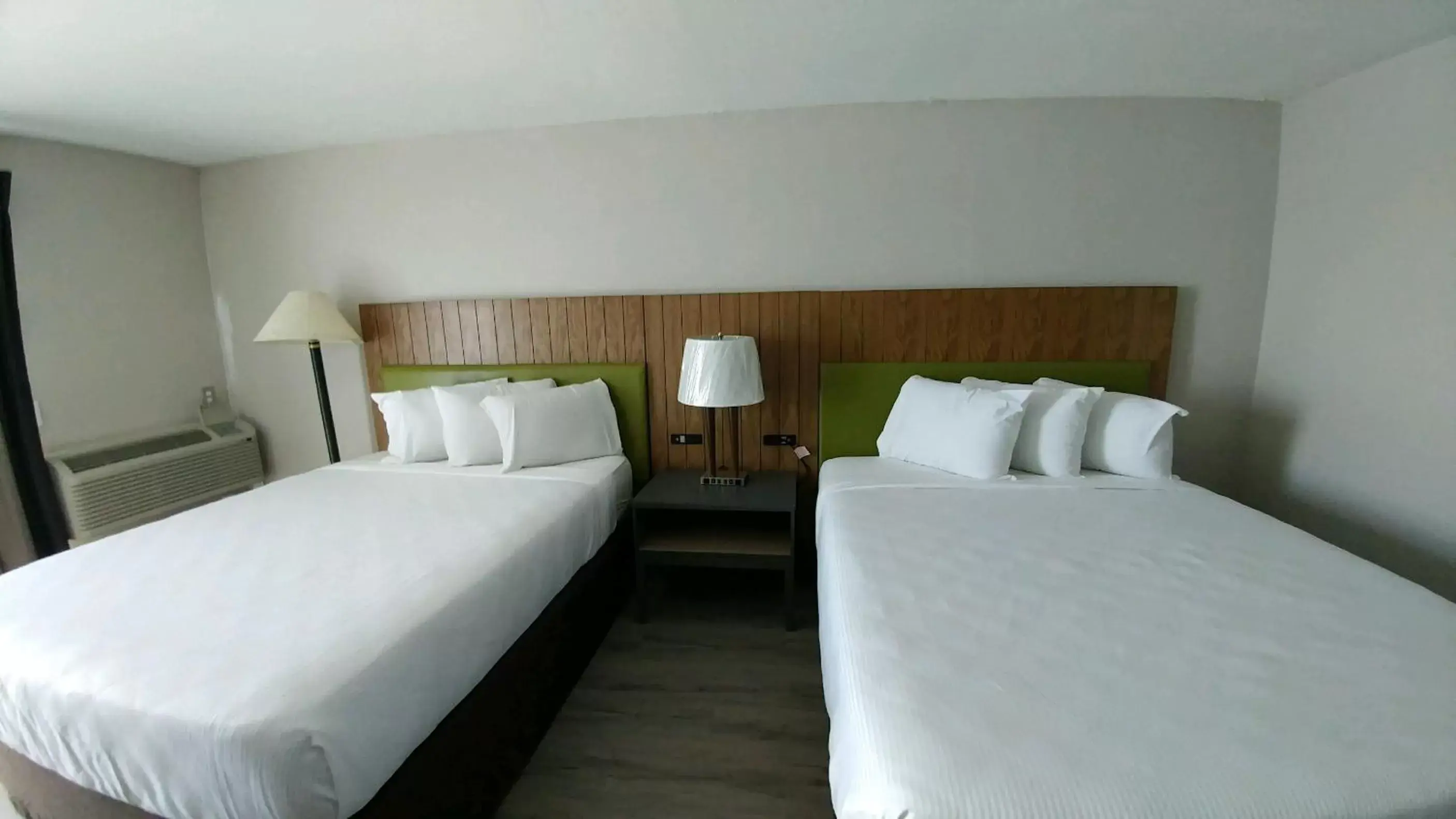 Bedroom, Bed in Garden City Inn Bedroom, Bed in Garden City Inn