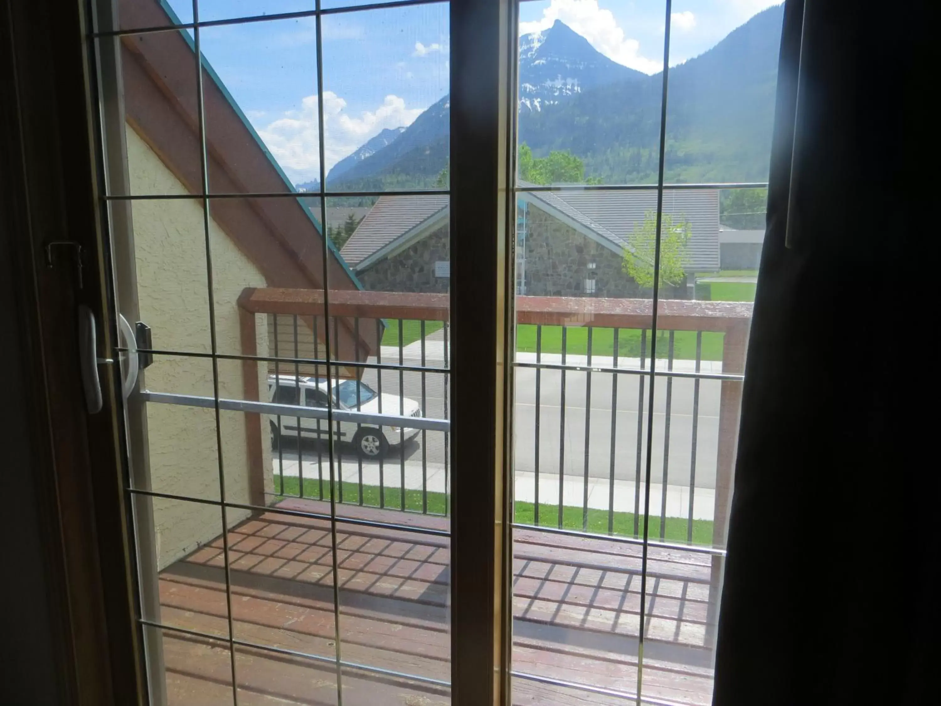 Balcony/Terrace, Mountain View in Waterton Glacier Suites