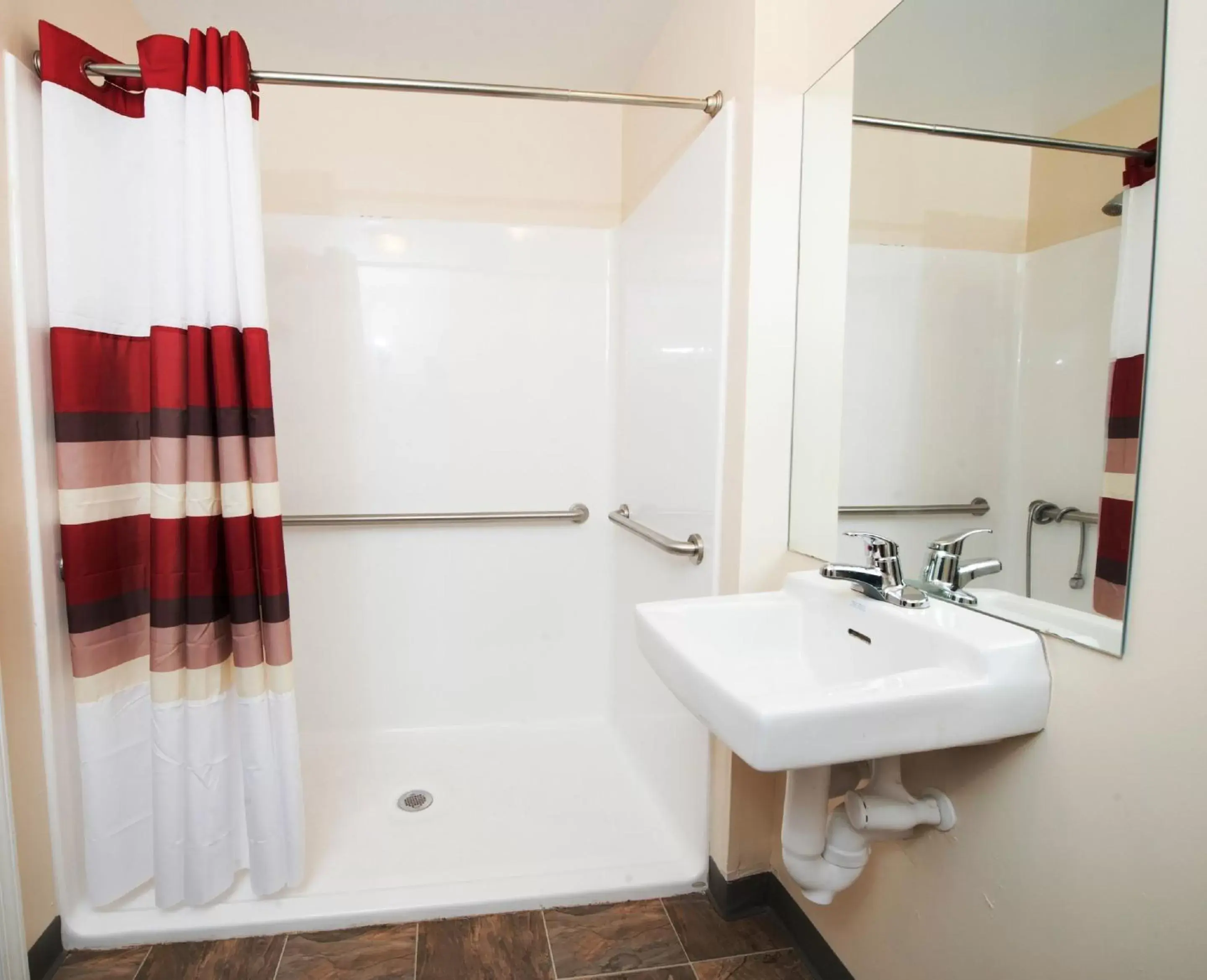 Bathroom in Red Roof Inn & Suites Dickinson