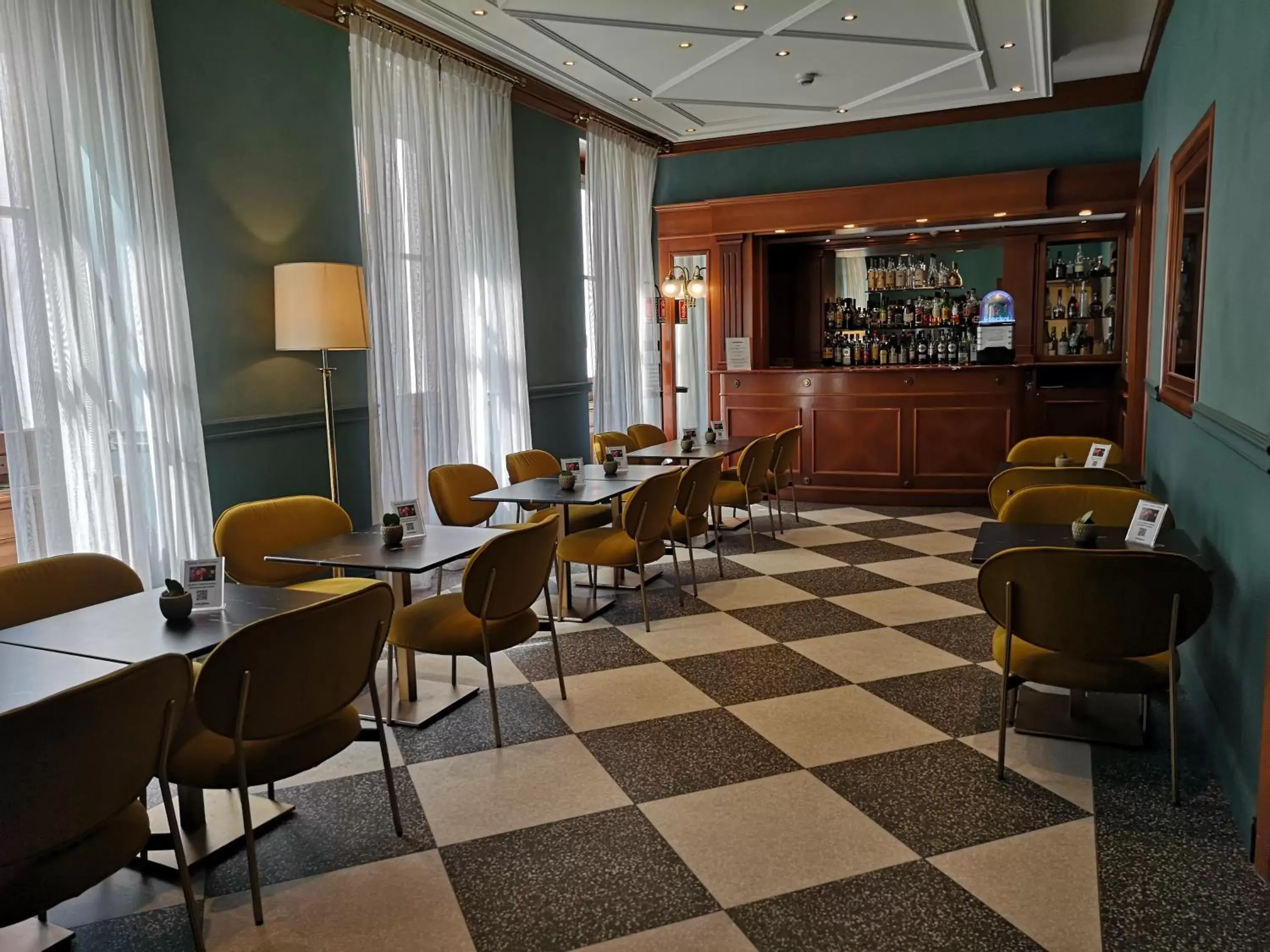 Restaurant/places to eat, Lounge/Bar in Hotel Berna