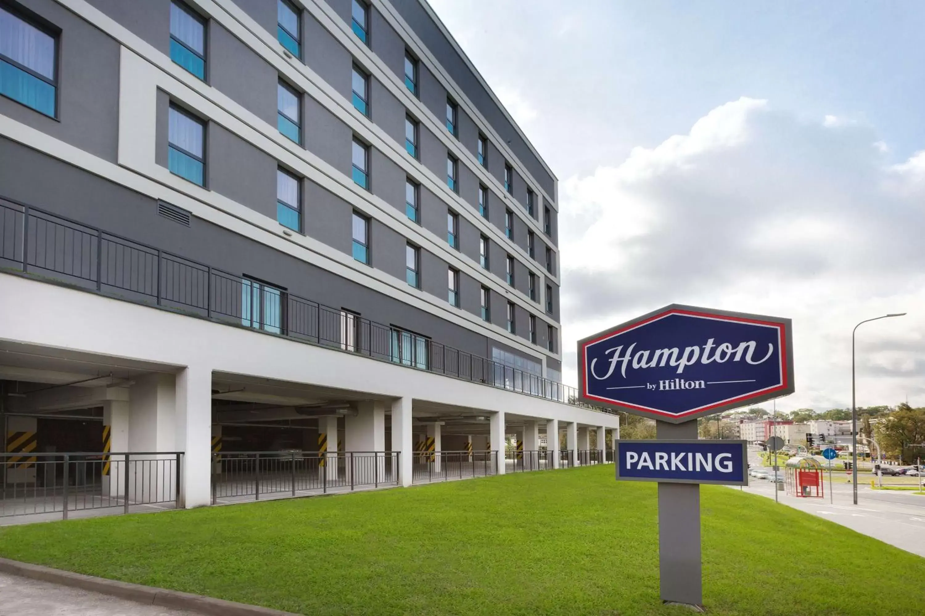 Property building in Hampton By Hilton Lublin