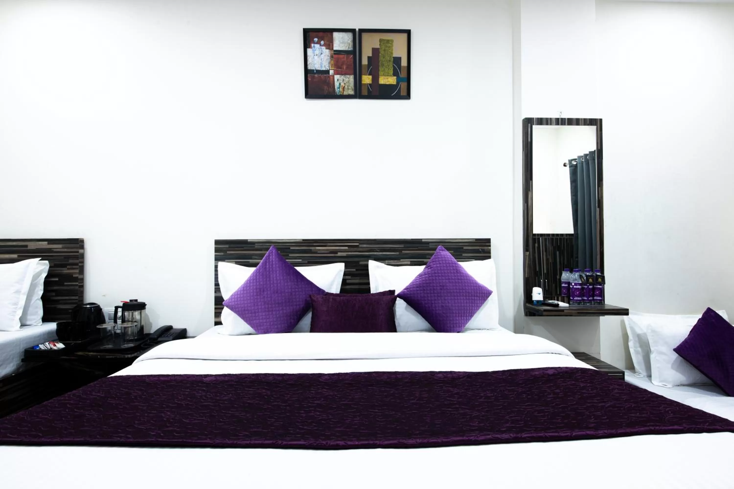 Bed in Grey Castle - Hotel Near Haridwar Railway station