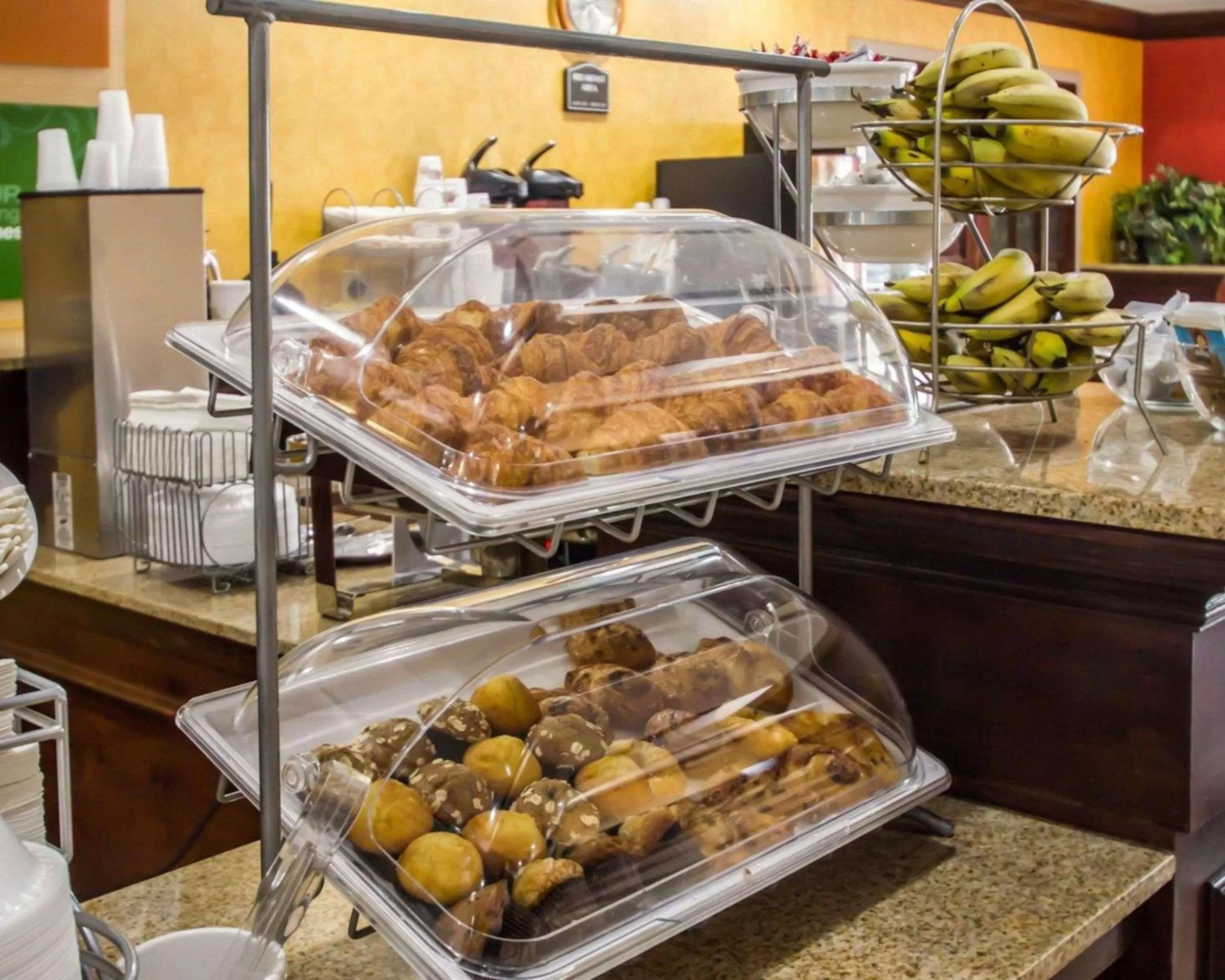 Restaurant/places to eat in Quality Suites NYC Gateway