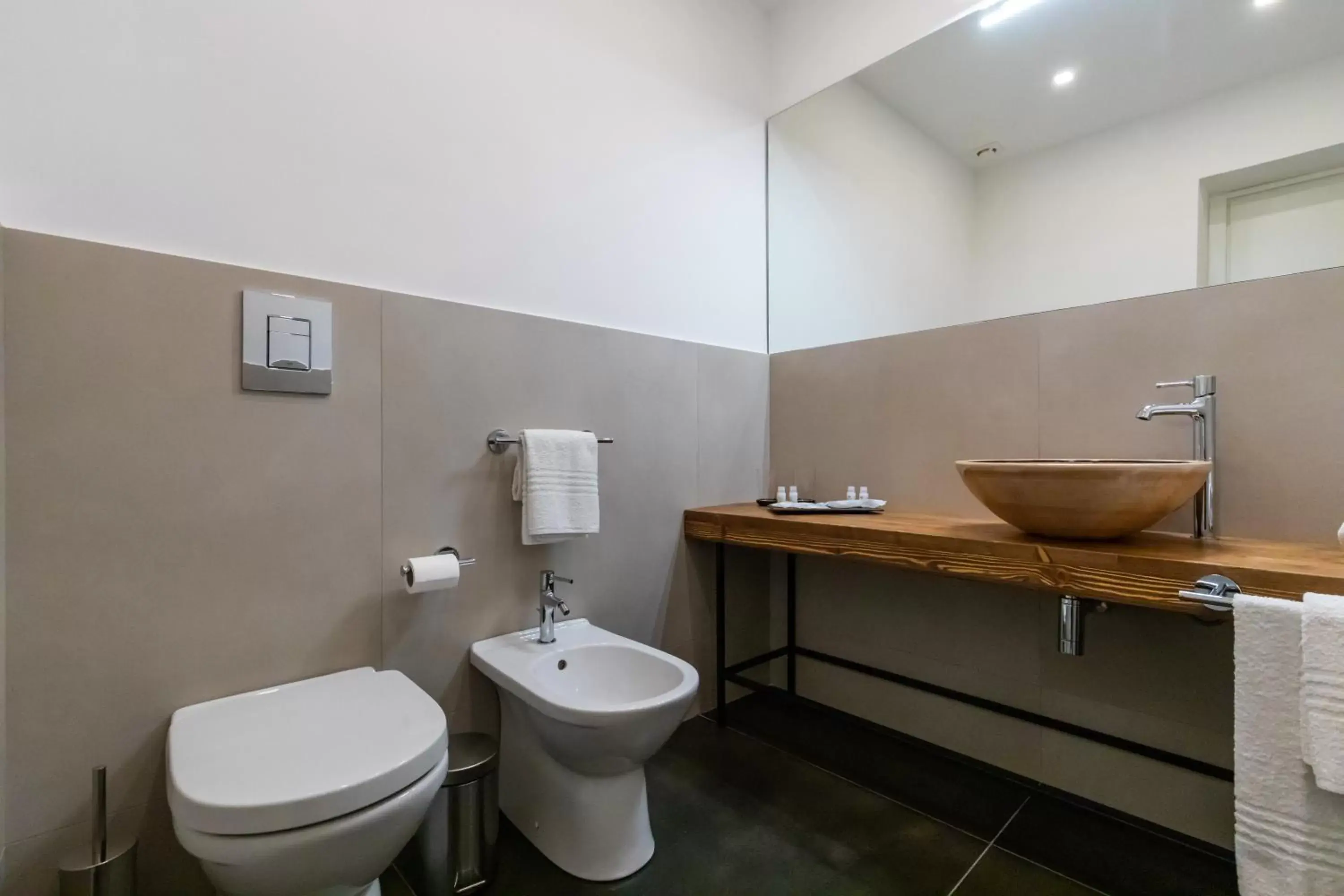 Toilet, Bathroom in Santa Chiara Inn
