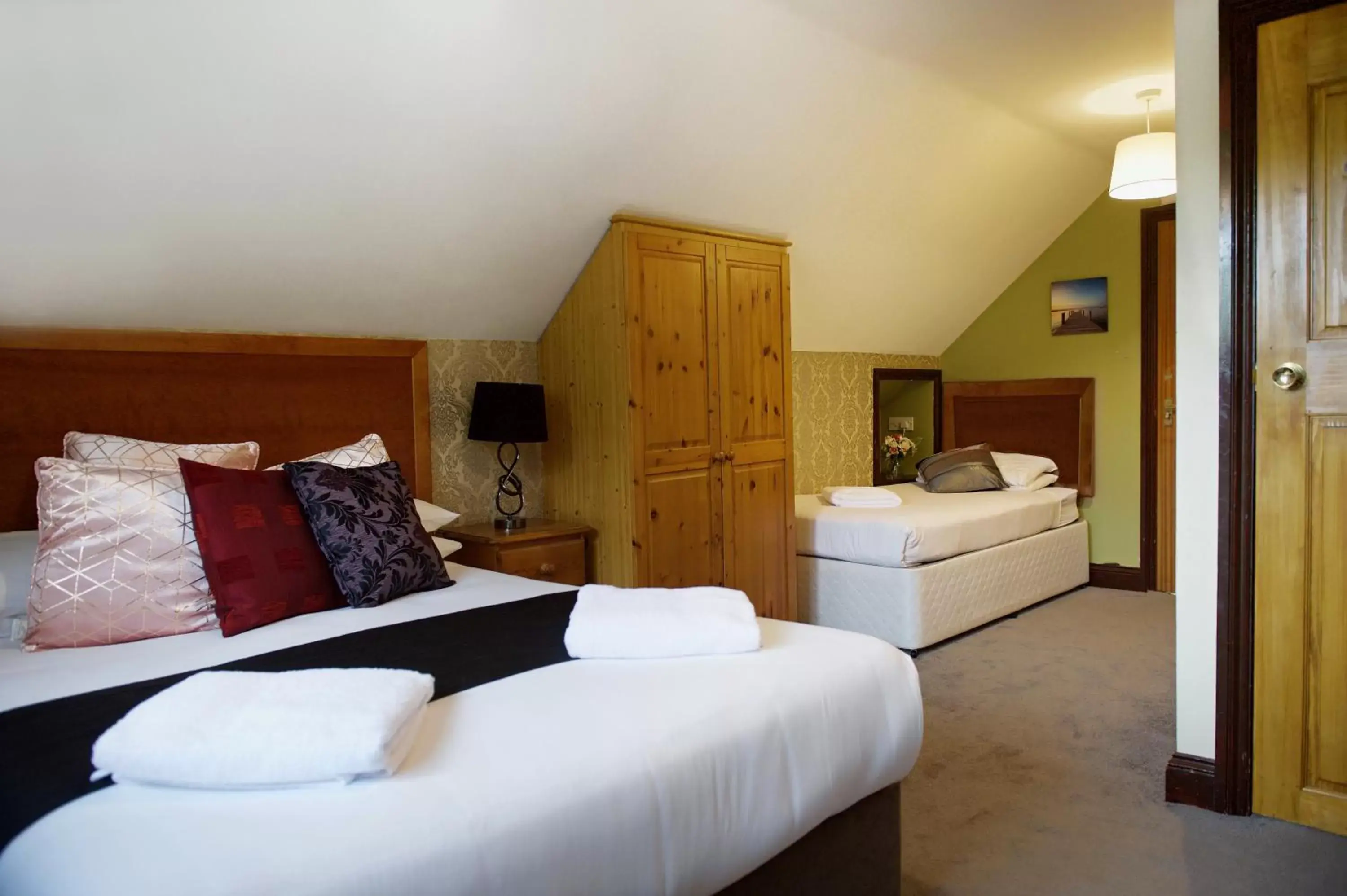 Bedroom, Bed in Little Foxes Hotel & Gatwick Airport Parking