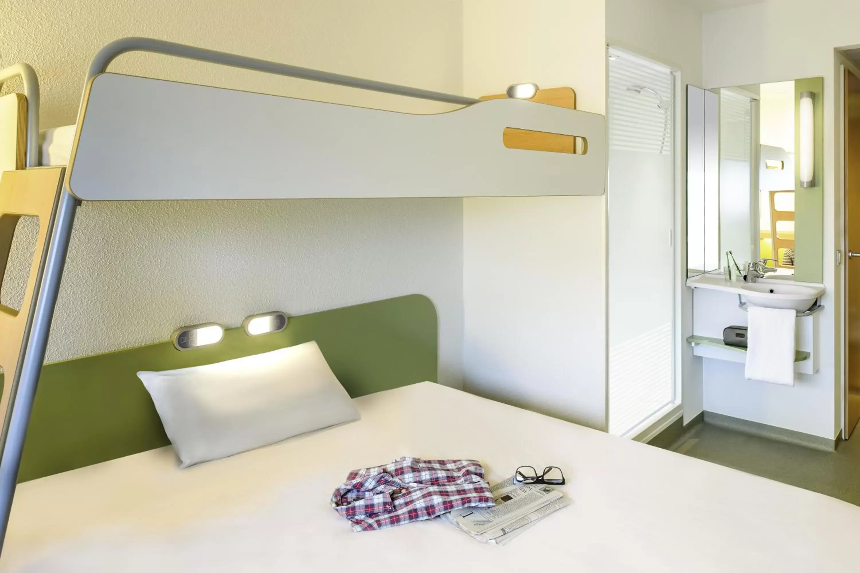 bunk bed, Bed in ibis budget Genève Petit-Lancy