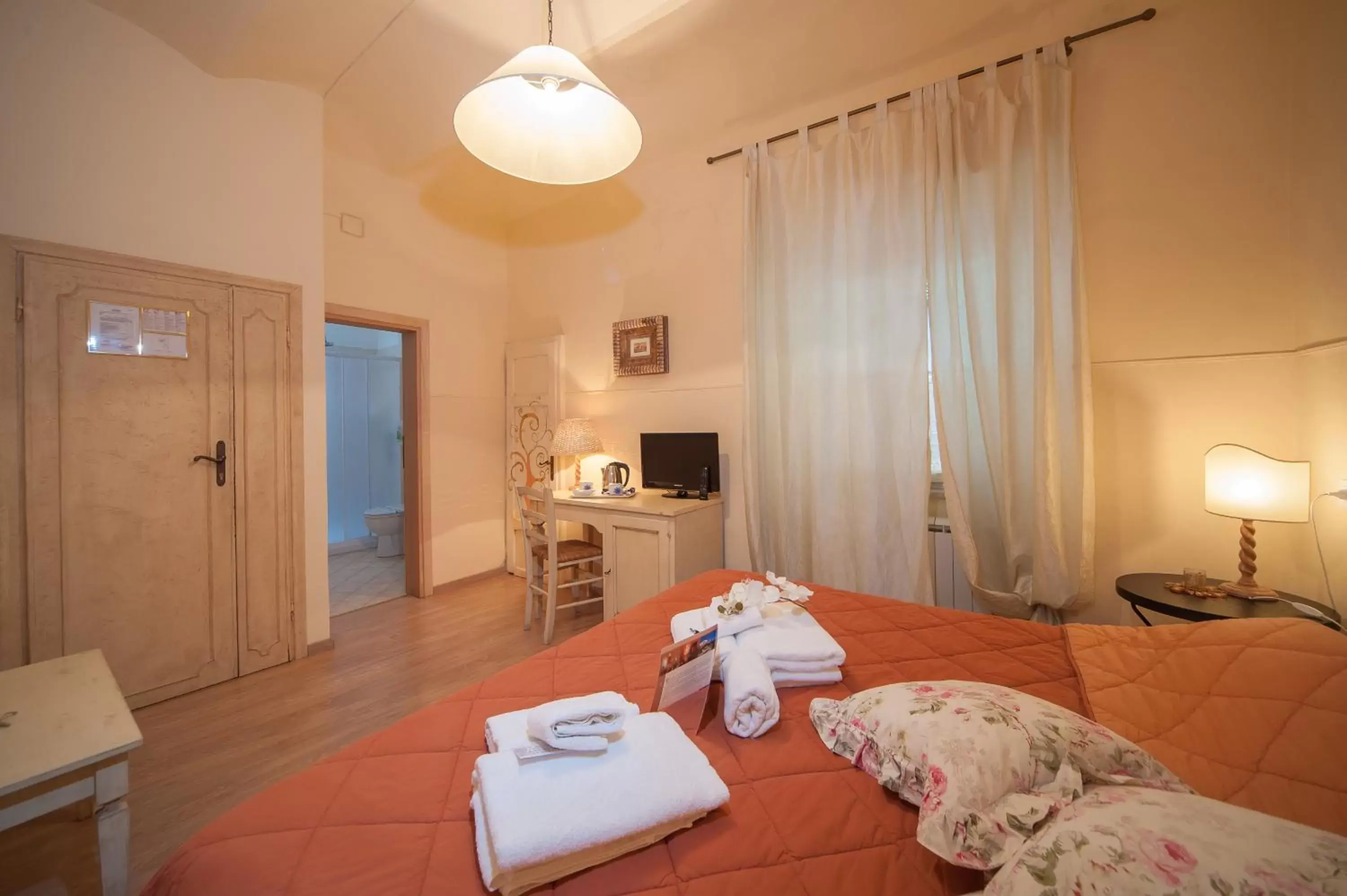 Bed, Room Photo in Albergo Etruria