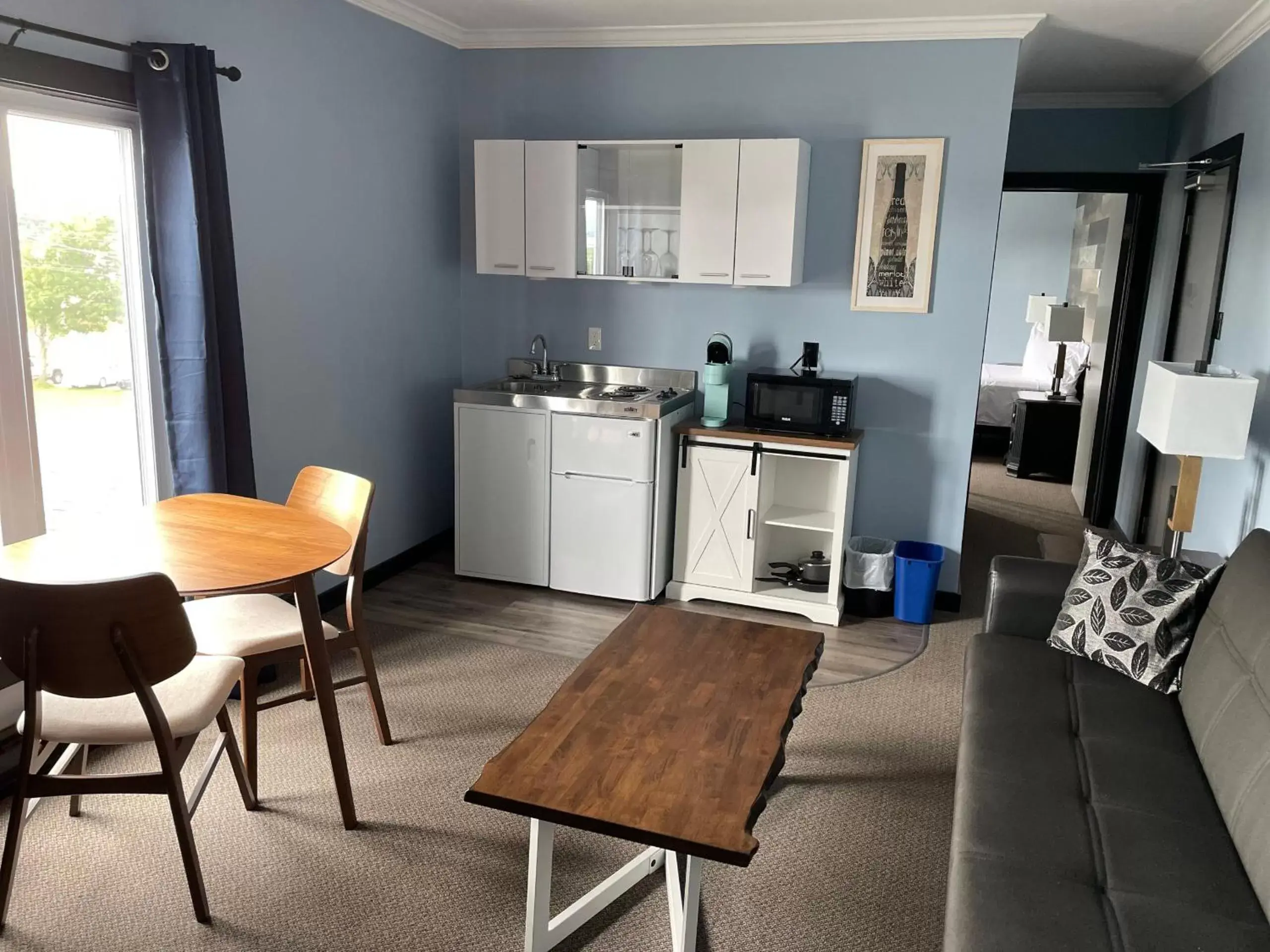 Kitchen/Kitchenette in Acadian Hotel