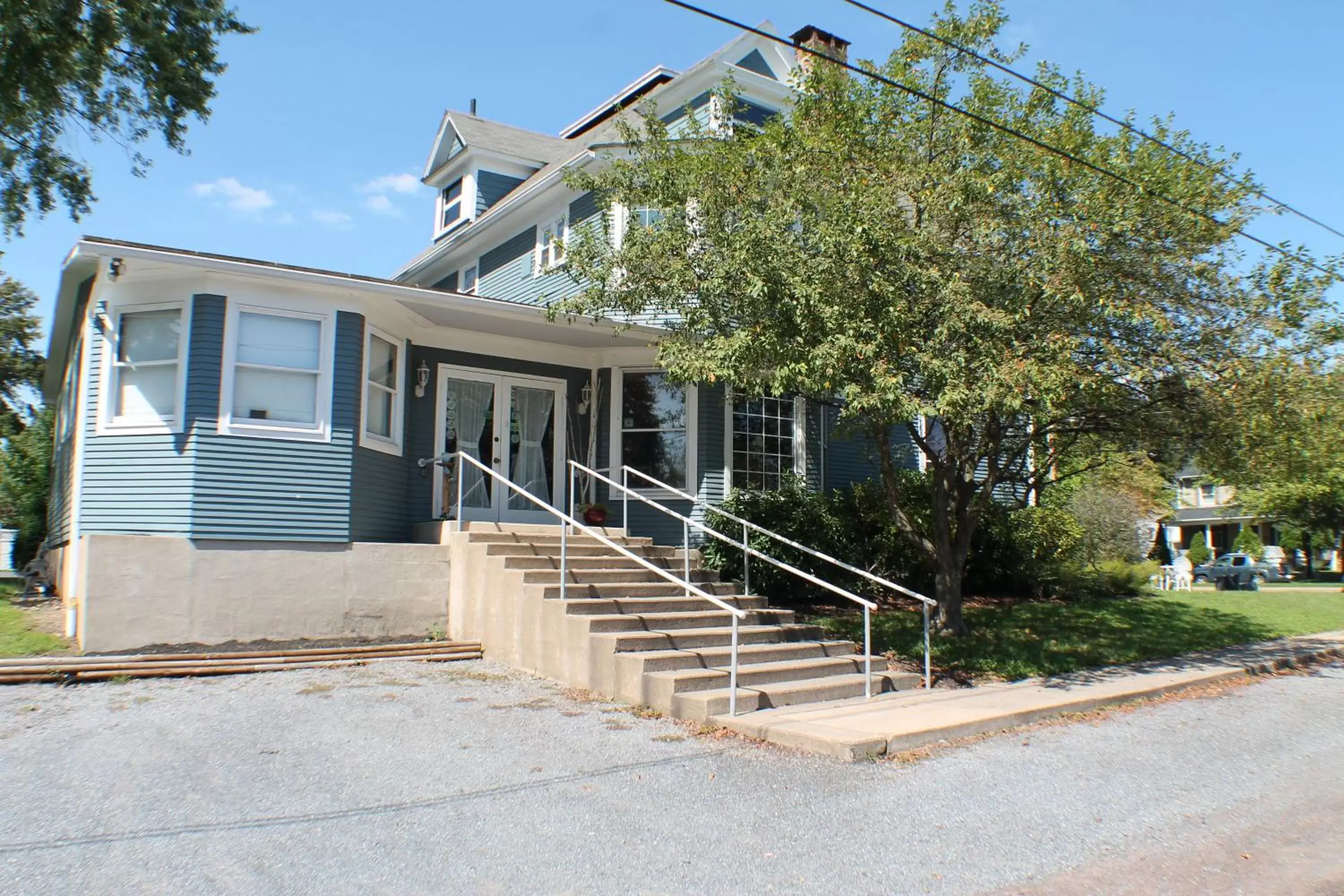 Facade/entrance, Patio/Outdoor Area in The White Birch Inn