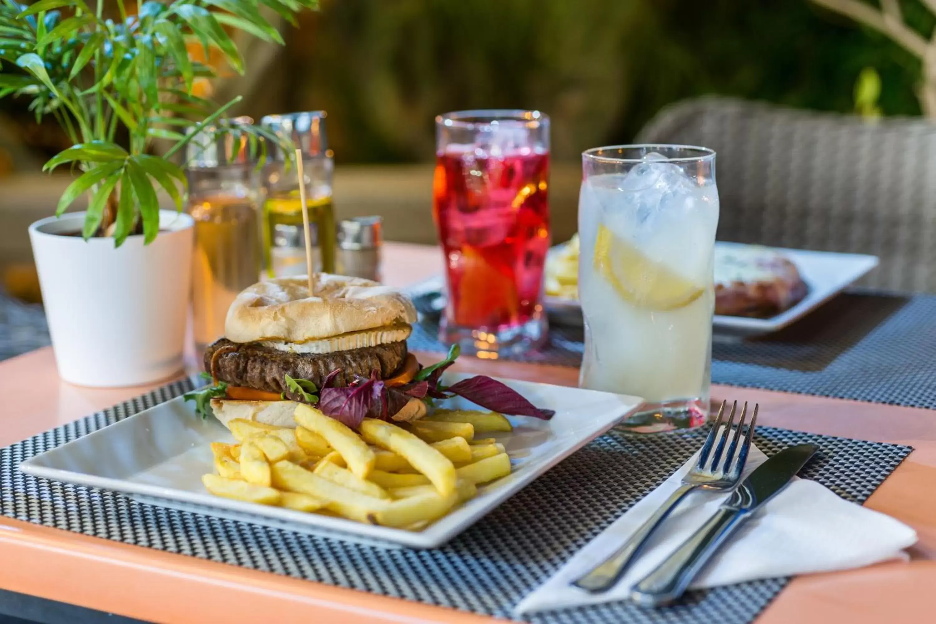 Food and drinks in Alcudia Petit - Turismo de Interior