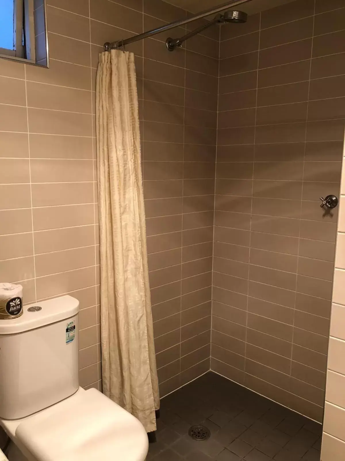 Shower, Bathroom in The Astor Hotel Motel