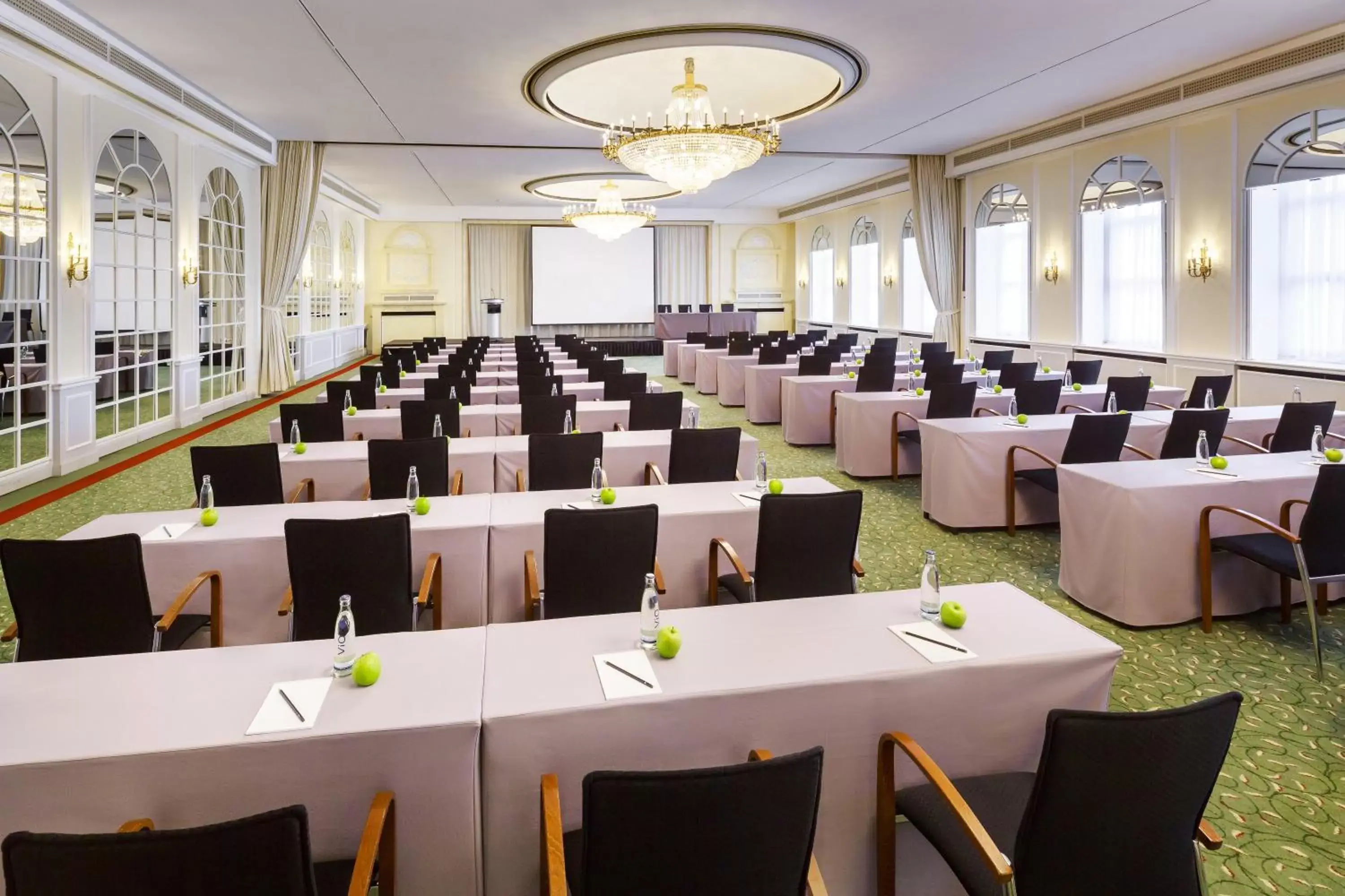 Business facilities in Hotel Bristol Berlin