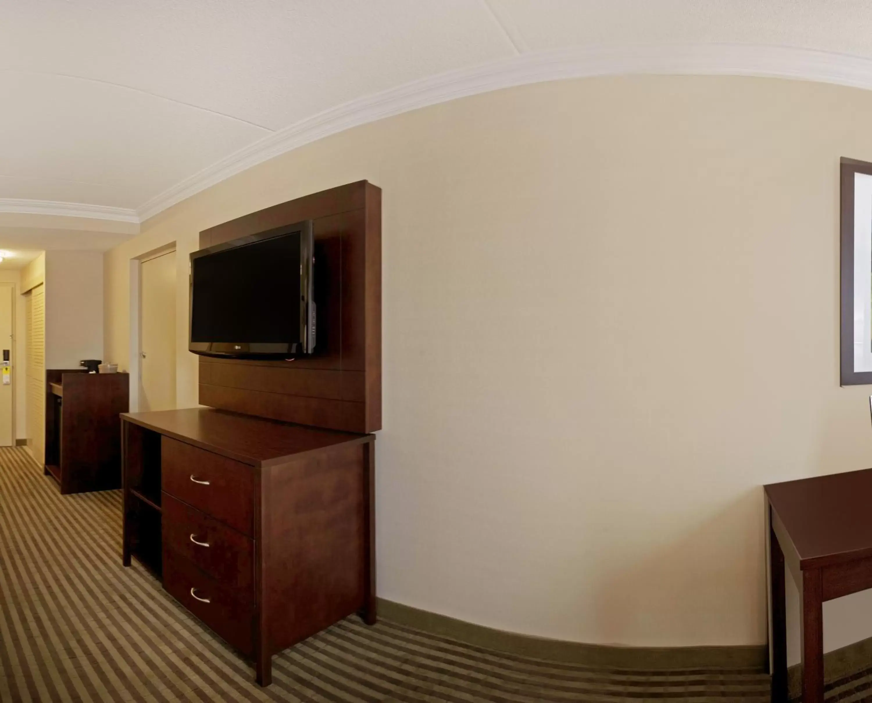 TV and multimedia, TV/Entertainment Center in Comfort Inn & Conference Centre Toronto Airport