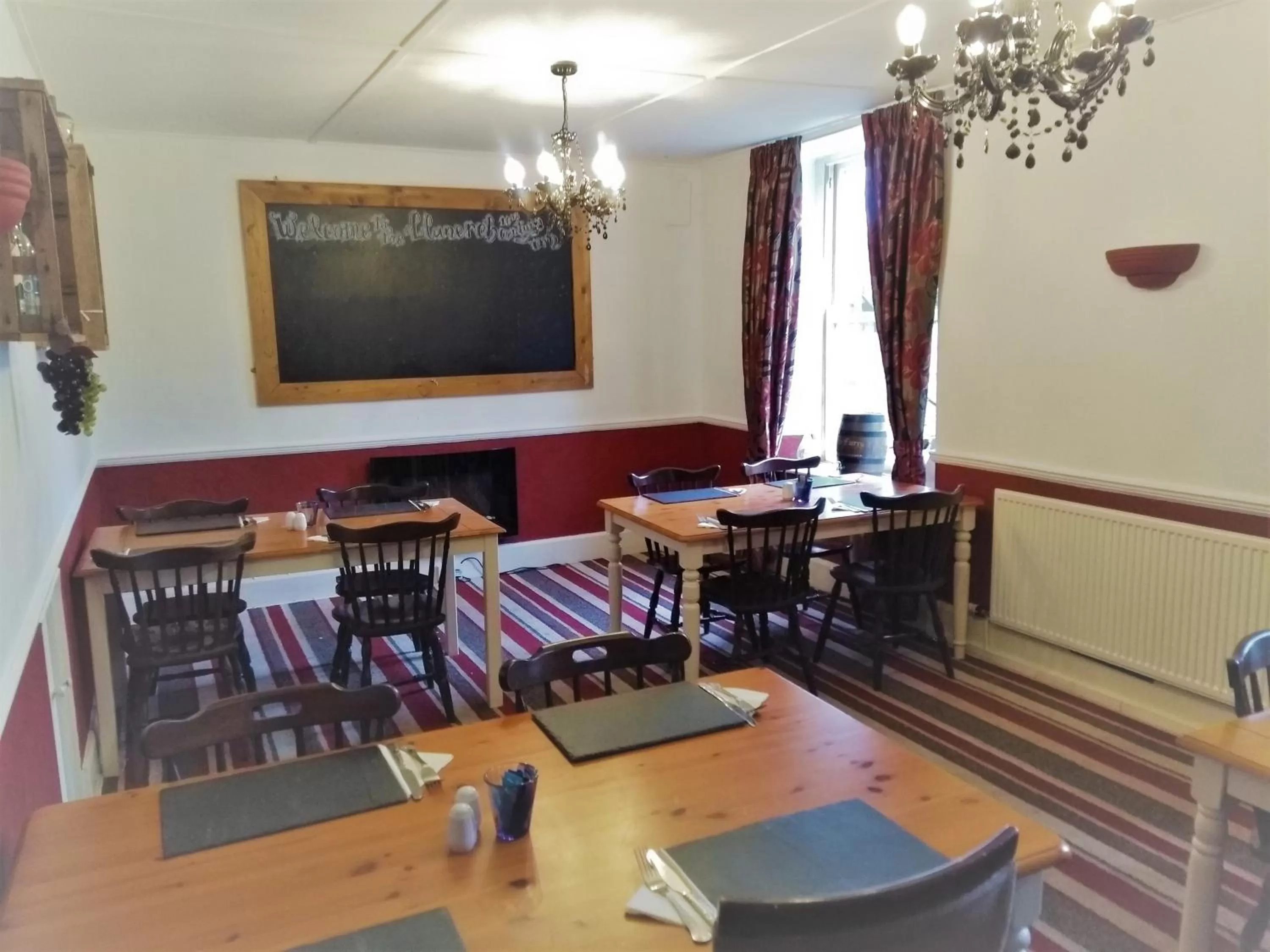 Restaurant/places to eat in Llanerch Inn