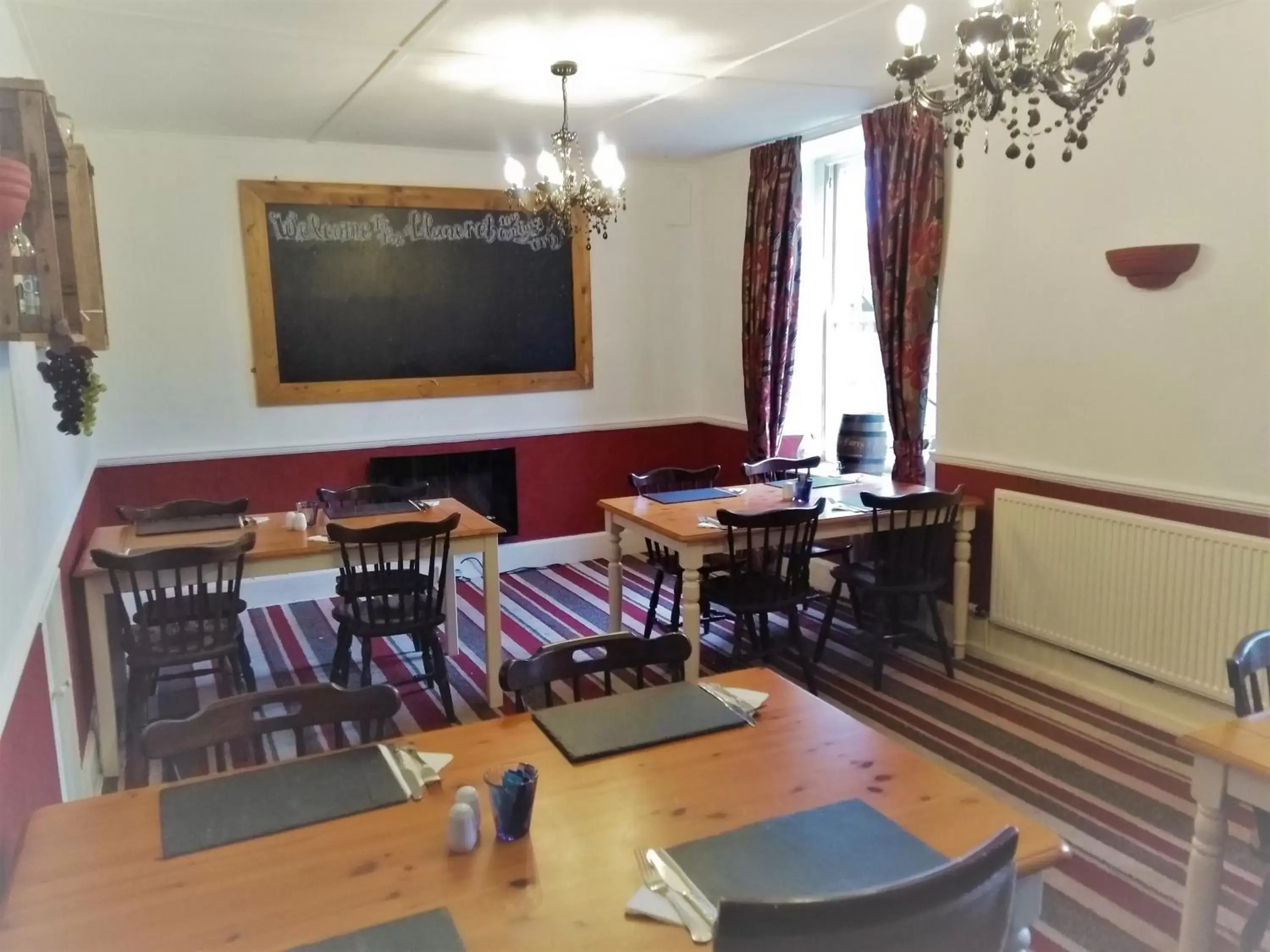 Restaurant/Places to Eat in Llanerch Inn