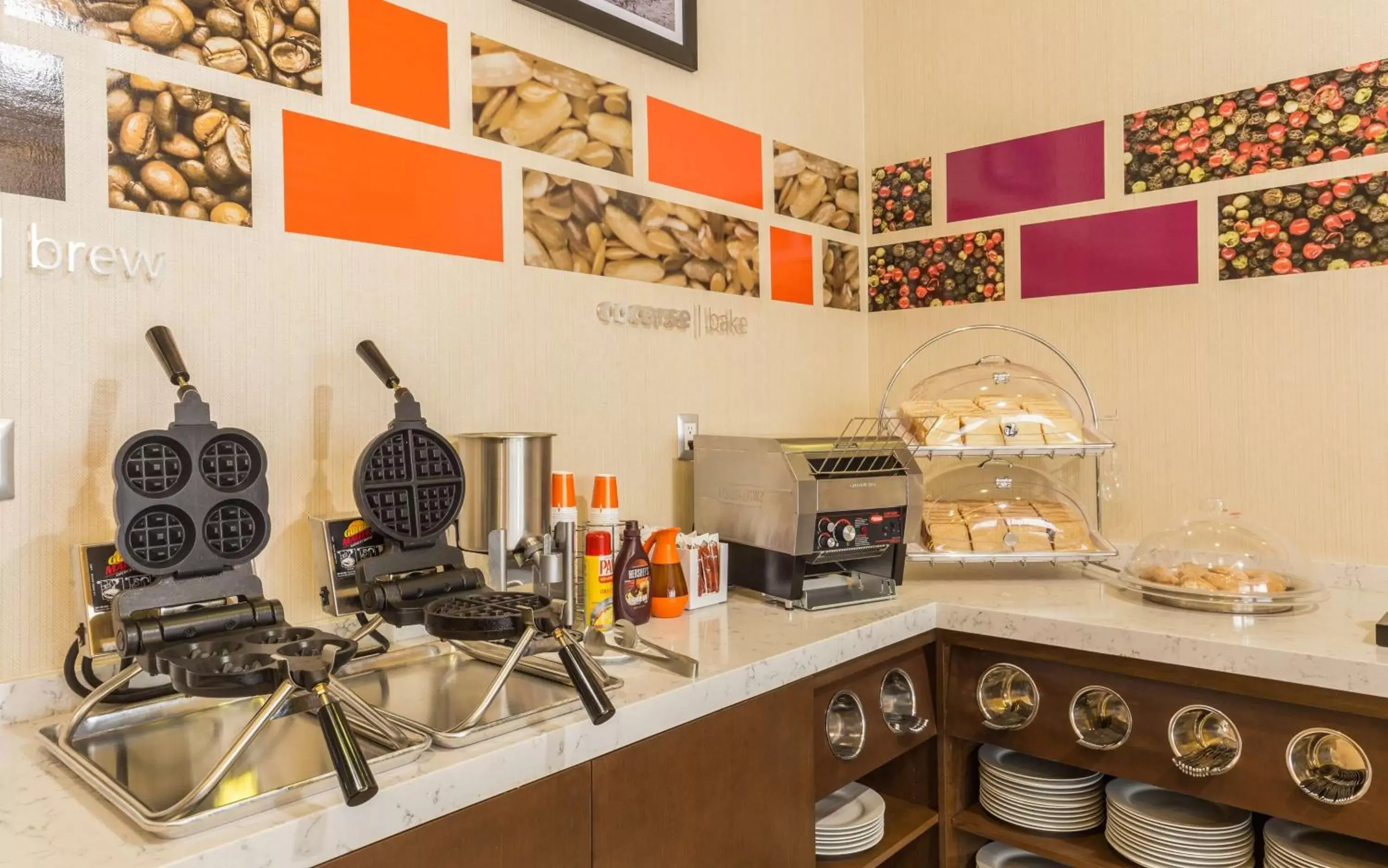 Dining area, Kitchen/Kitchenette in Hampton Inn By Hilton Tijuana