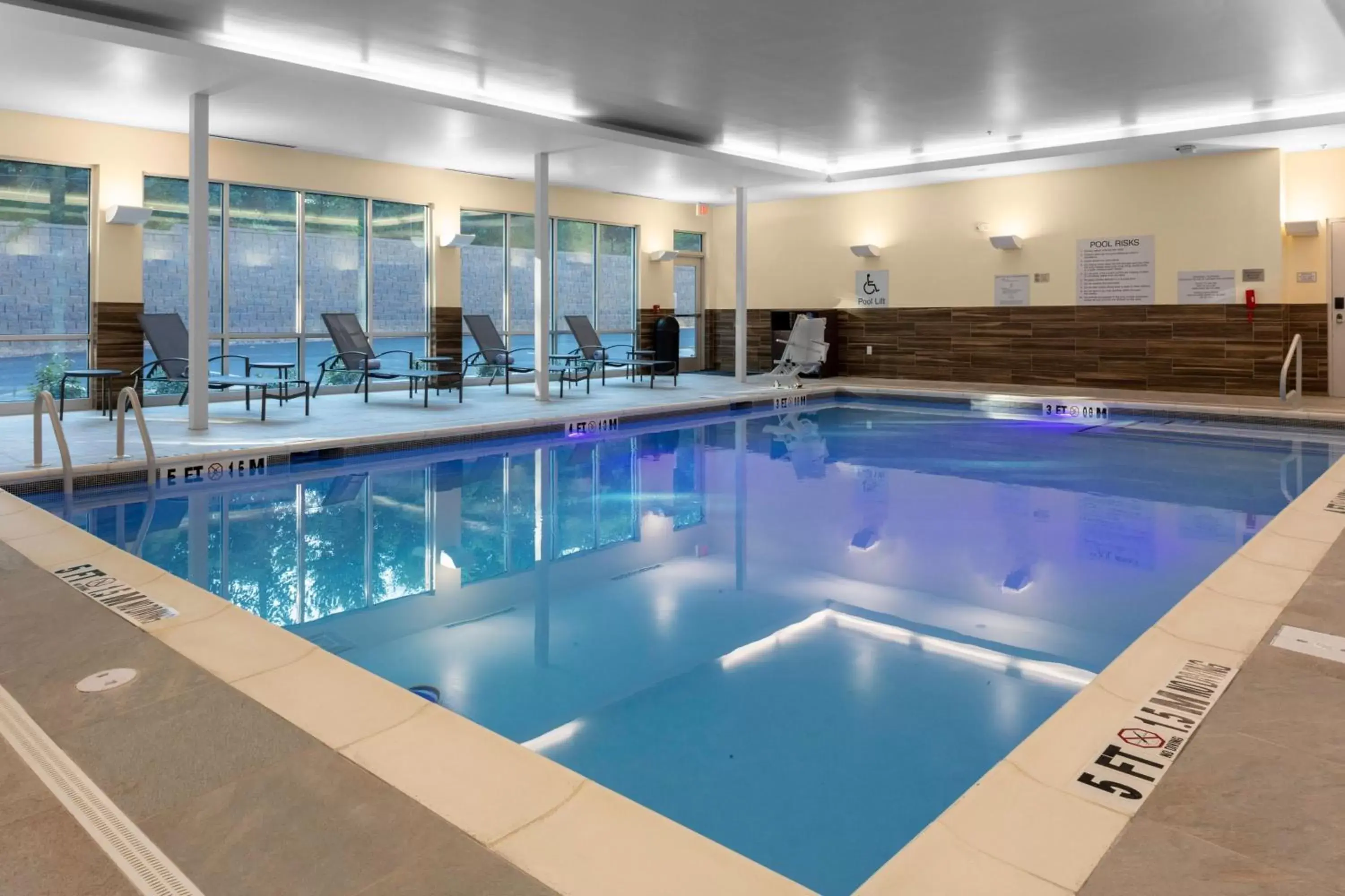 Swimming Pool in Fairfield Inn & Suites by Marriott Atlanta Marietta