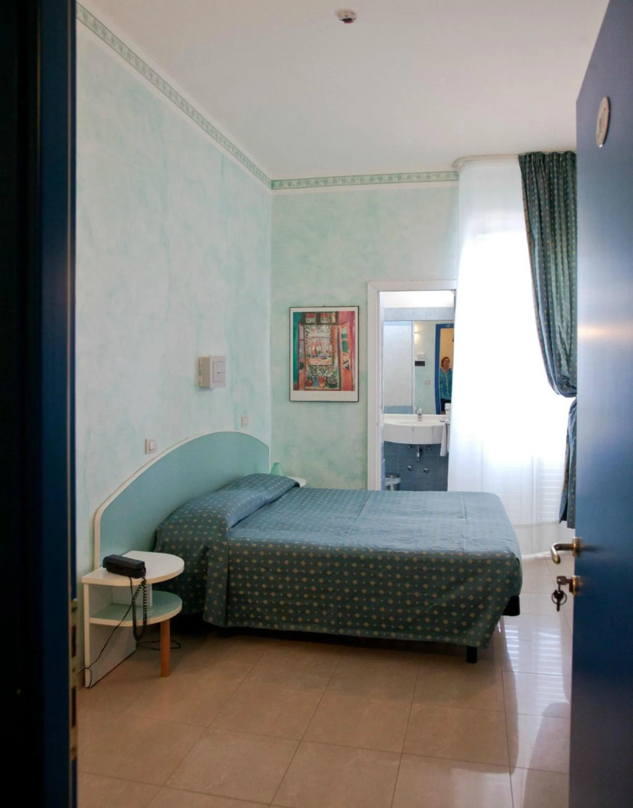 Bedroom, Bed in Hotel Cosmopolita