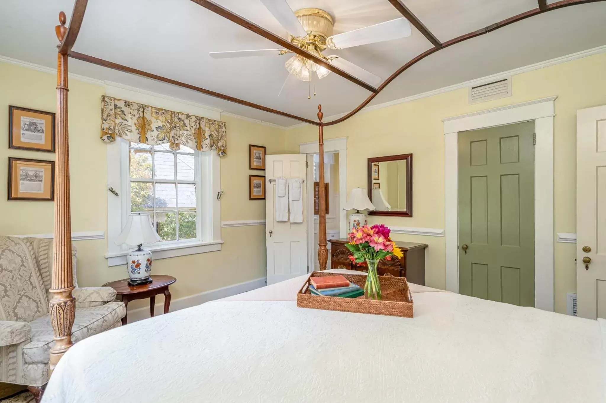 Photo of the whole room, Bed in Cedars of Williamsburg Bed & Breakfast