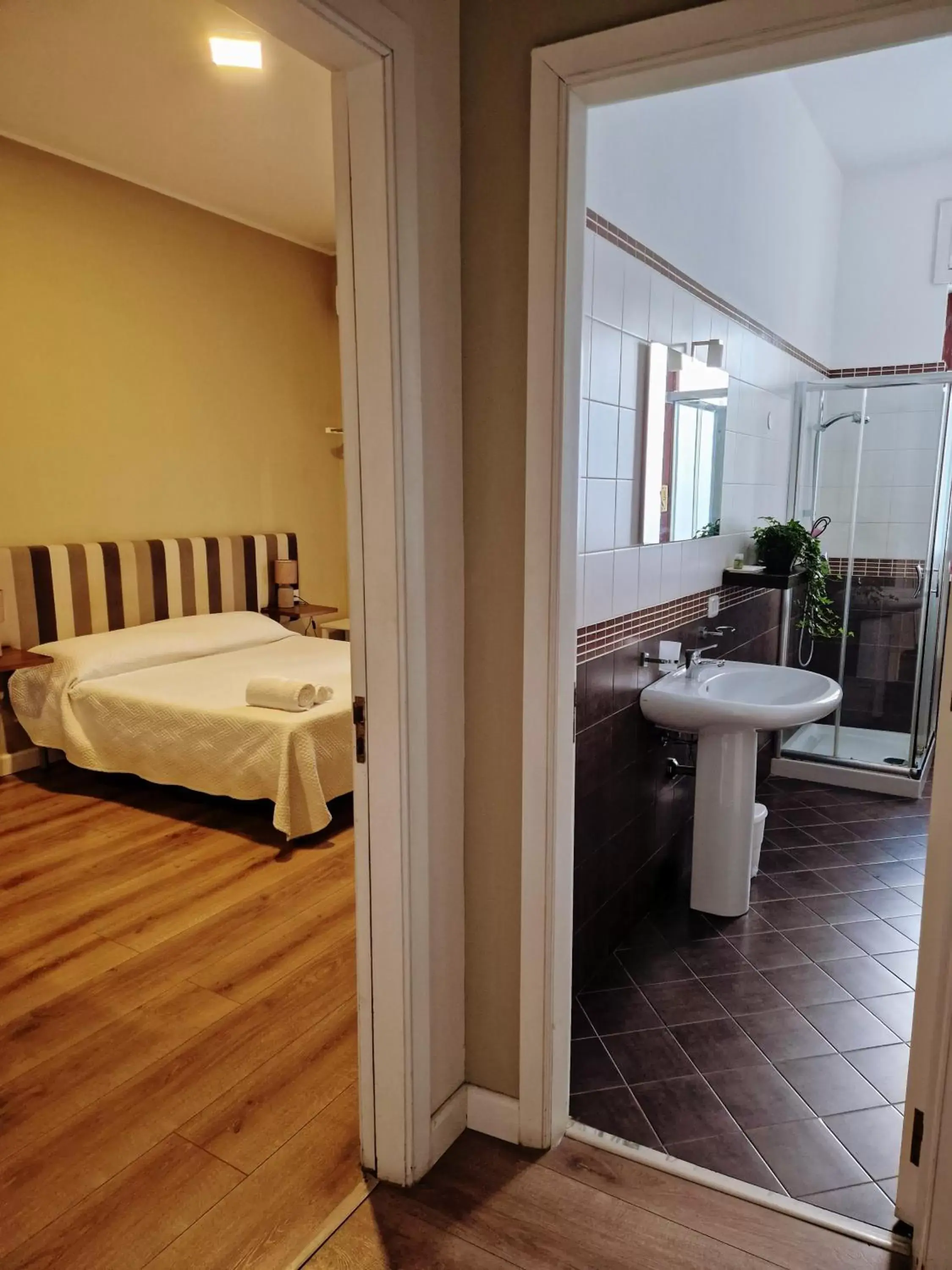 Shower, Bathroom in Battisti Rooms & Breakfast