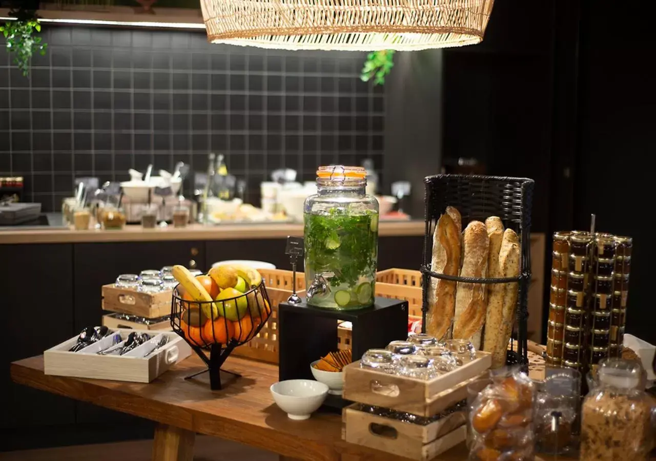 Restaurant/places to eat, Food in Kyriad Prestige Hotel Clermont-Ferrand