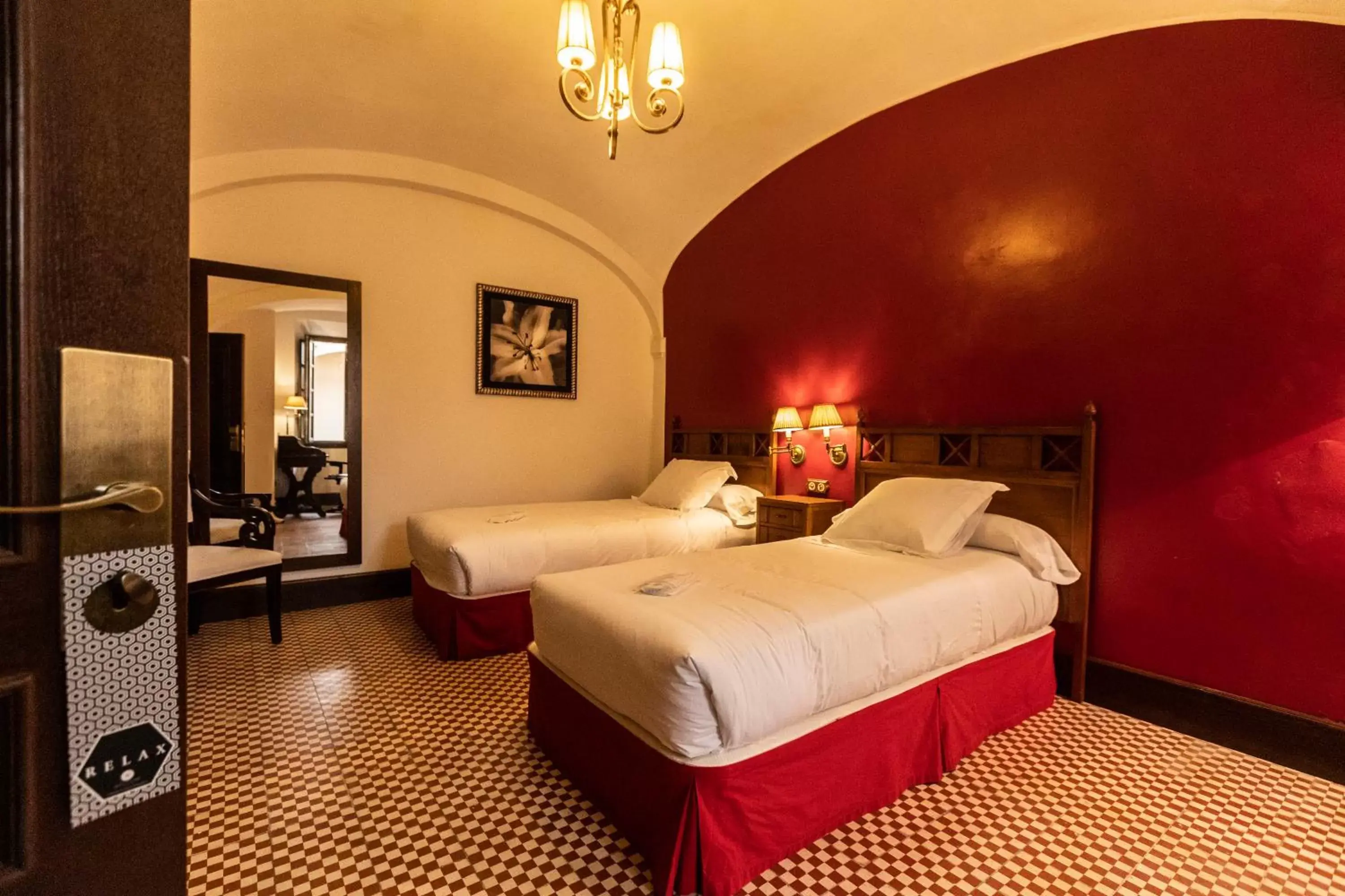 Photo of the whole room, Bed in Hotel Rural OLIVENZA PALACIO