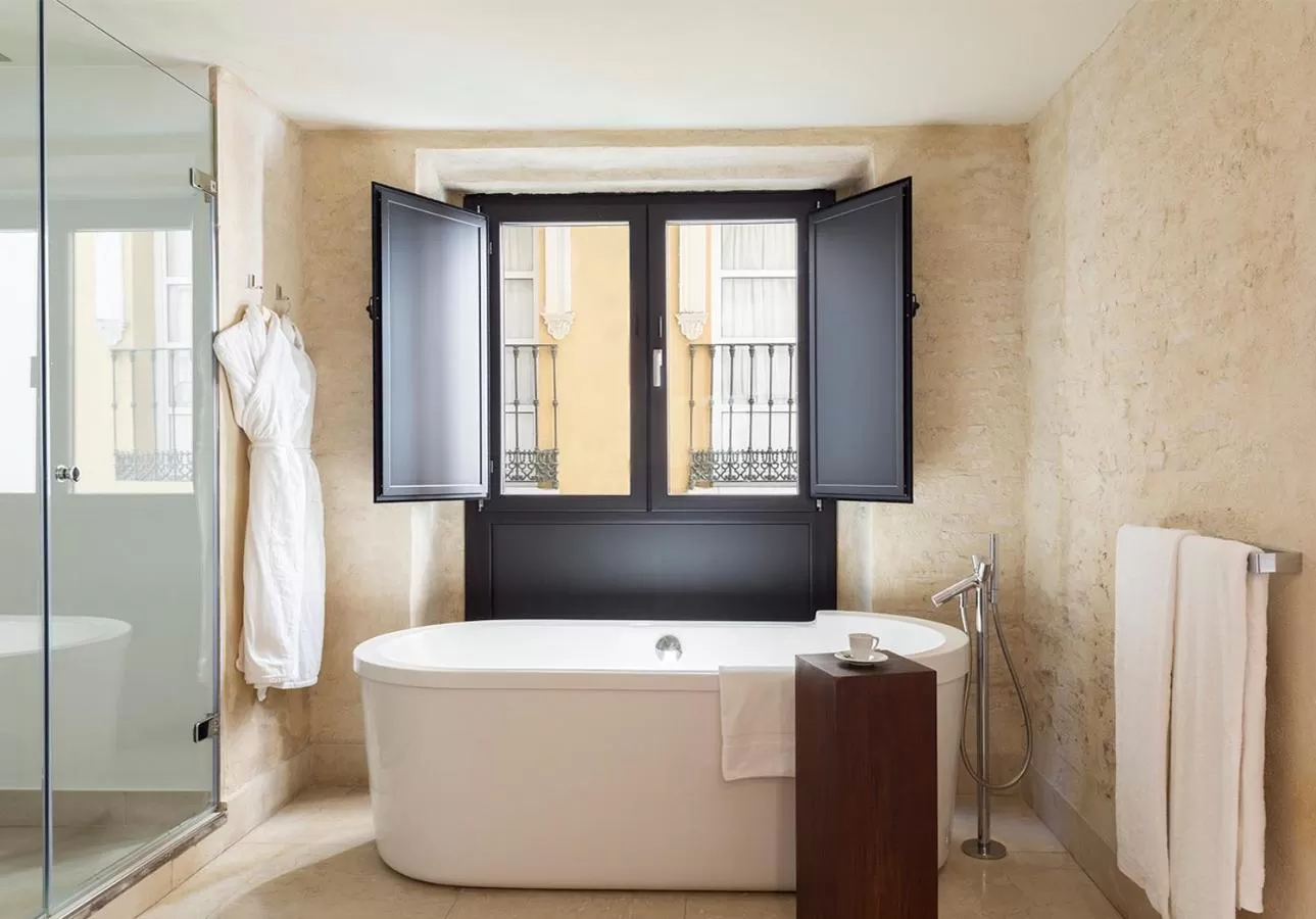 Bathroom in EME Catedral Mercer Hotel