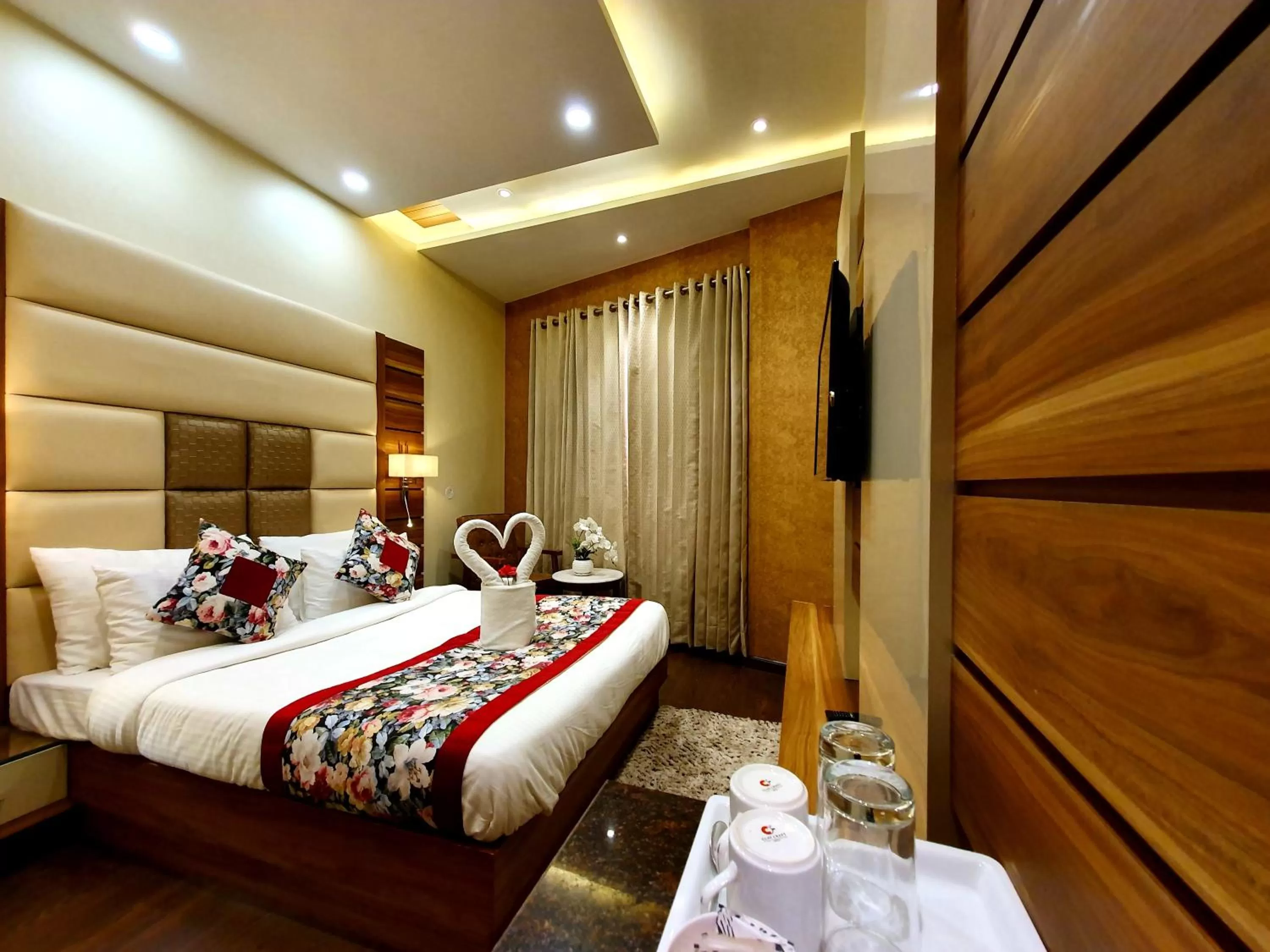 Bed in Hotel Makhan Residency