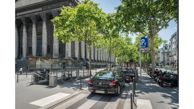 Parking in Hôtel De l'Arcade