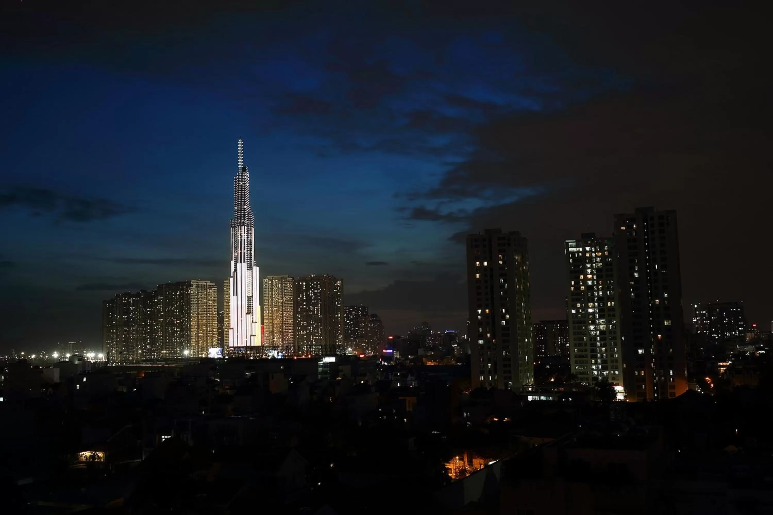 Swimming pool in Aurora Western Village